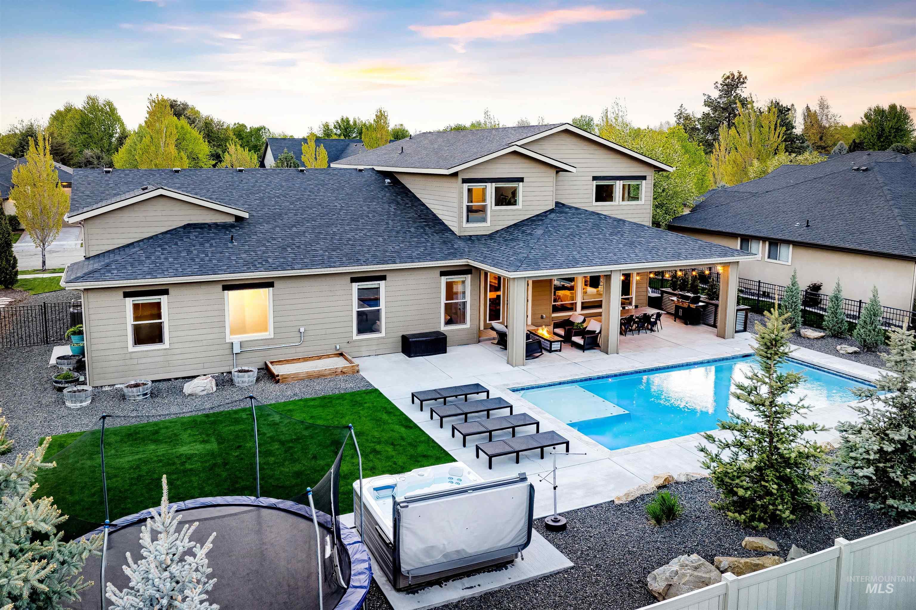 348 N Timber Wolf Pl