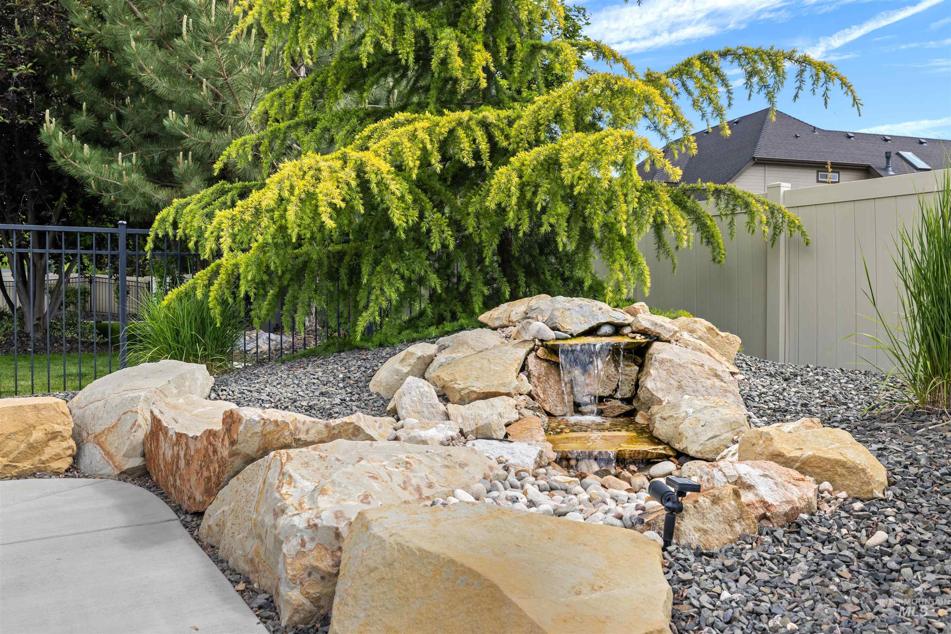 348 N Timber Wolf Pl