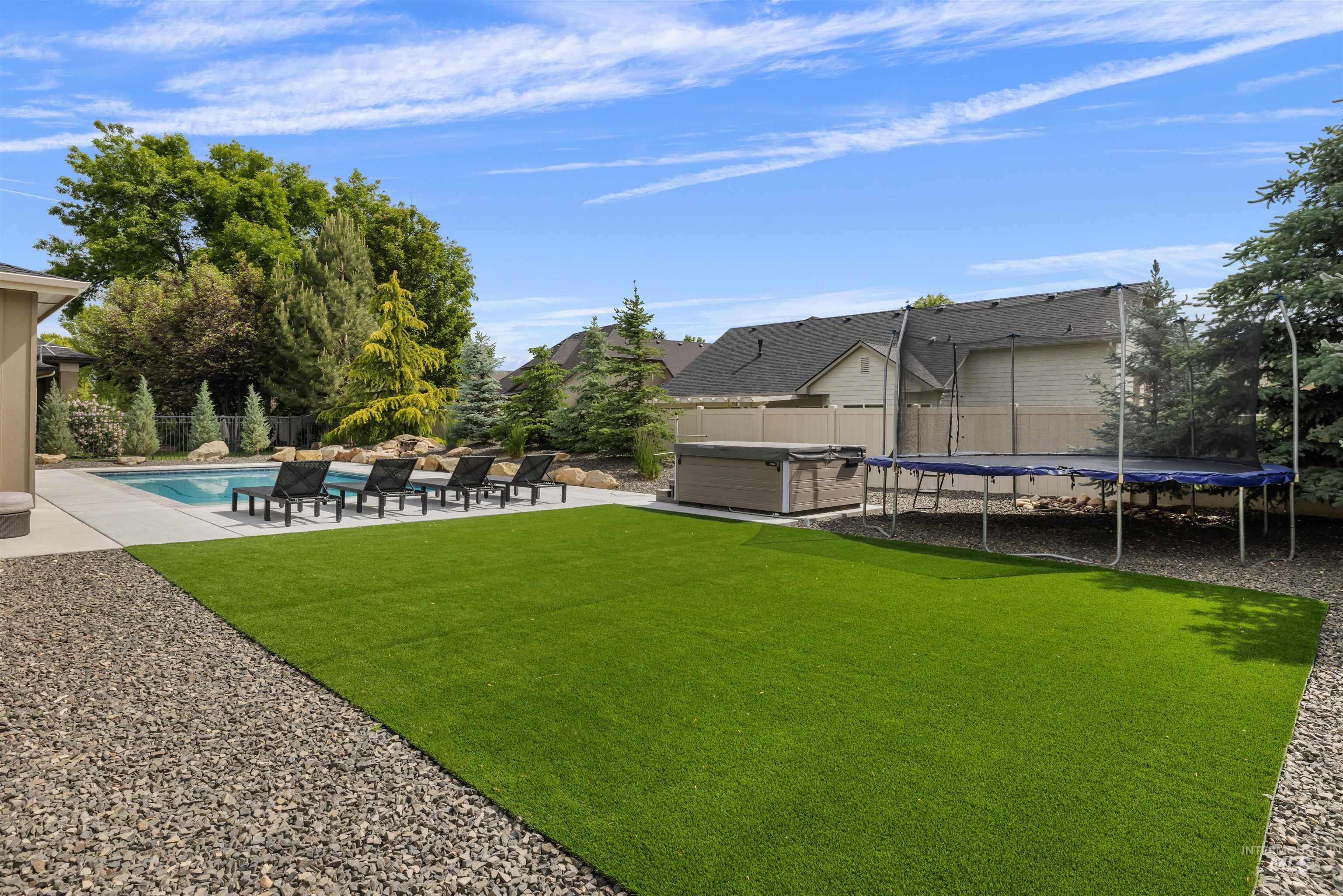 348 N Timber Wolf Pl