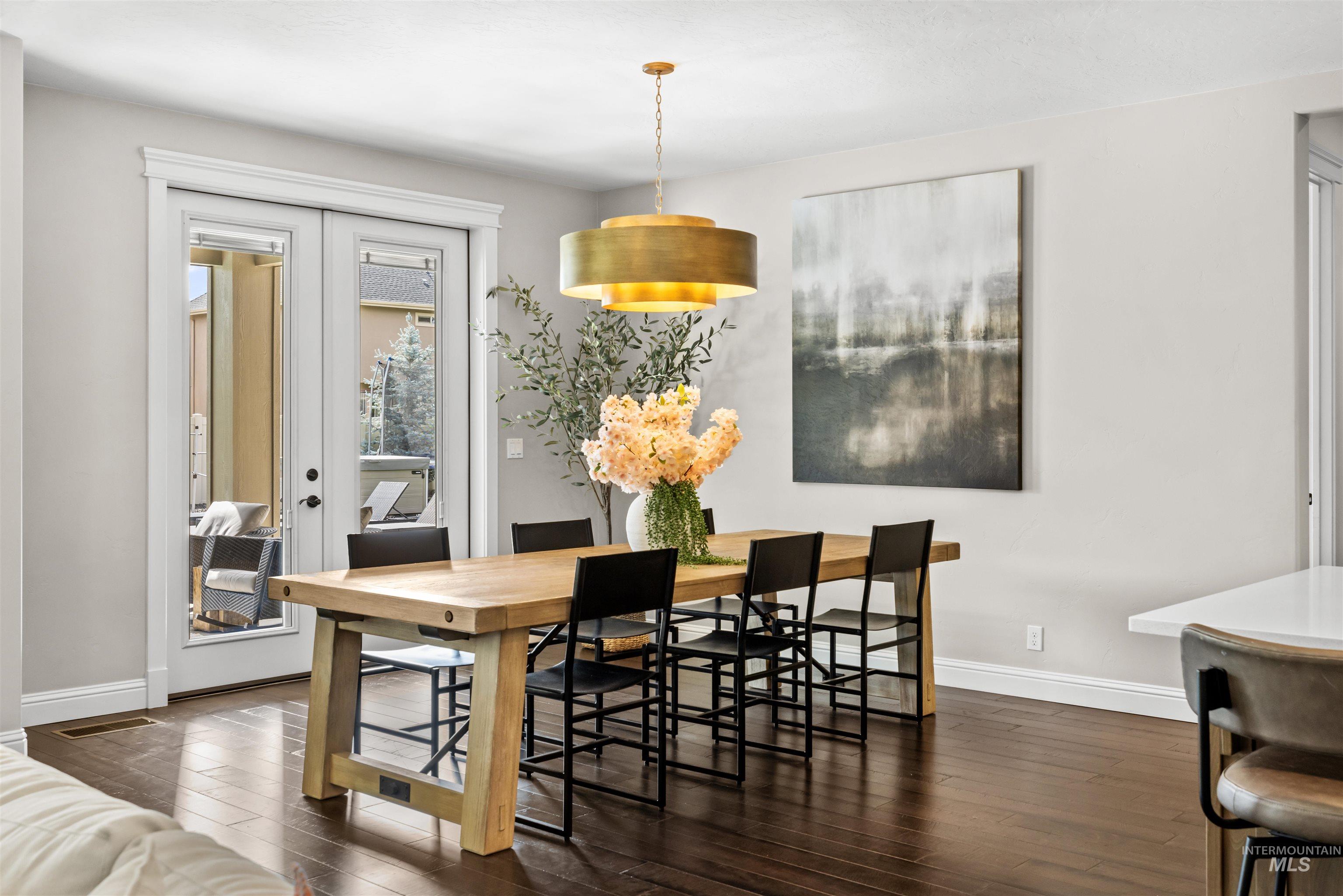 348 N Timber Wolf Pl