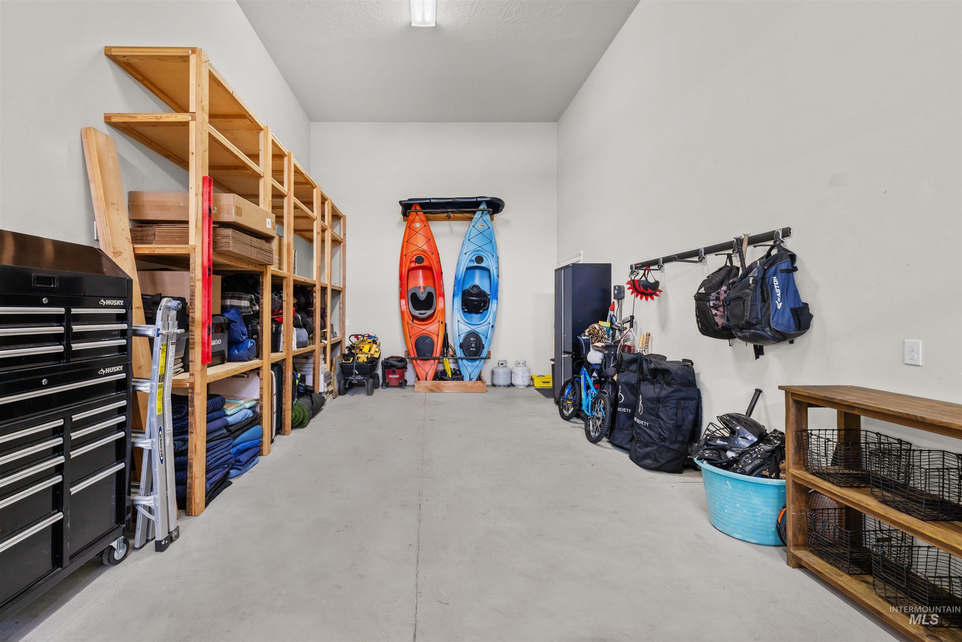 348 N Timber Wolf Pl