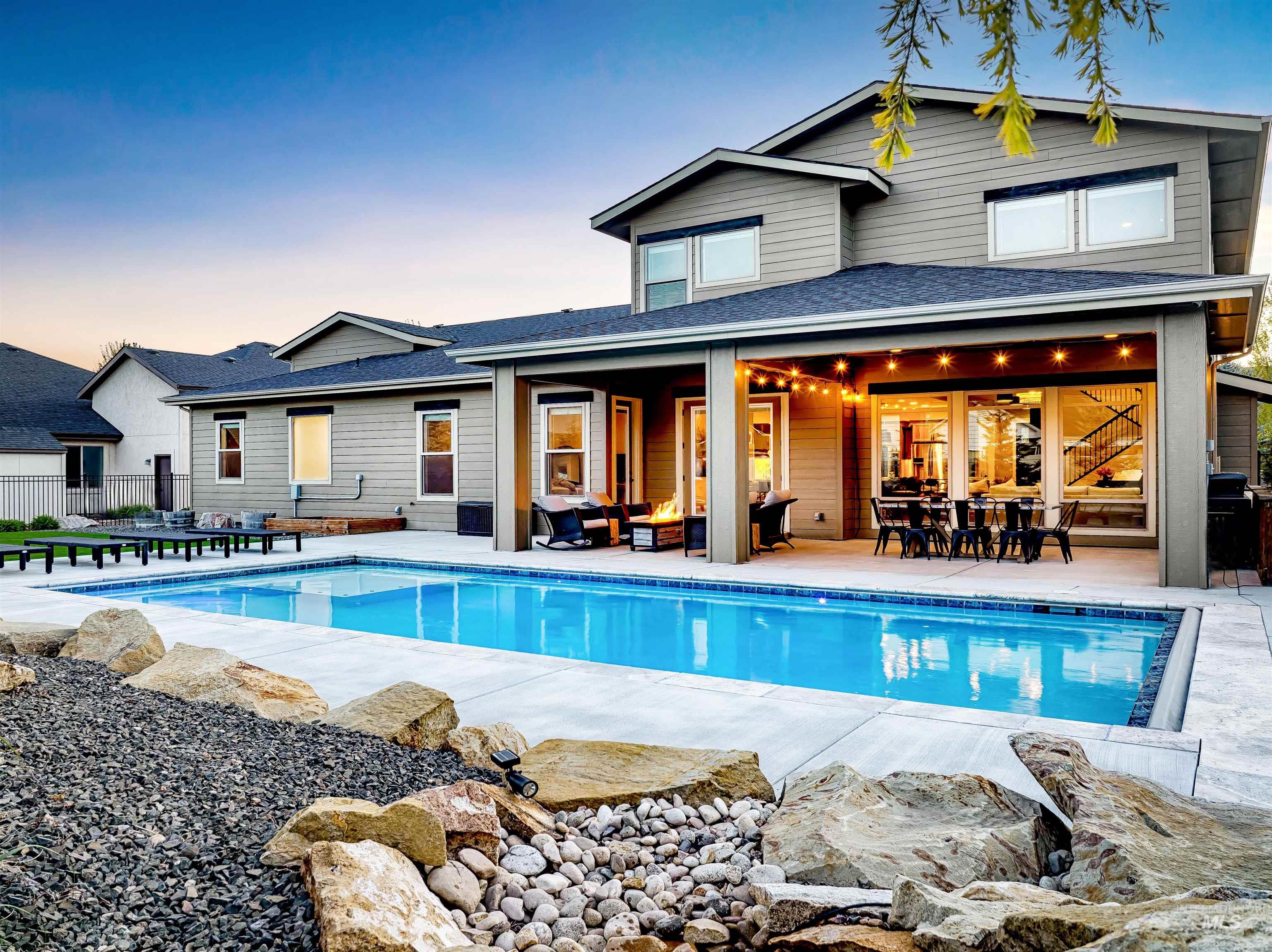 348 N Timber Wolf Pl