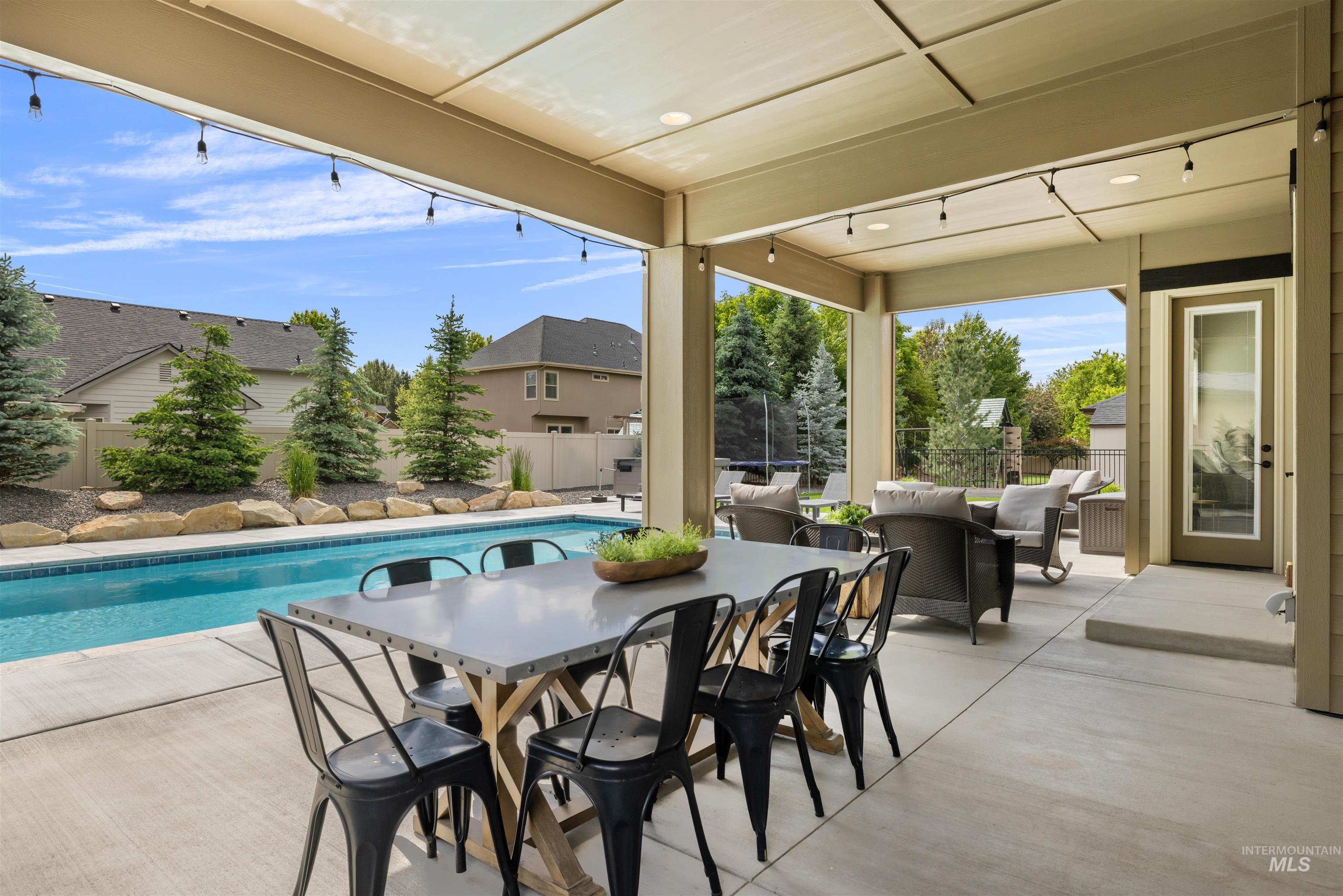 348 N Timber Wolf Pl