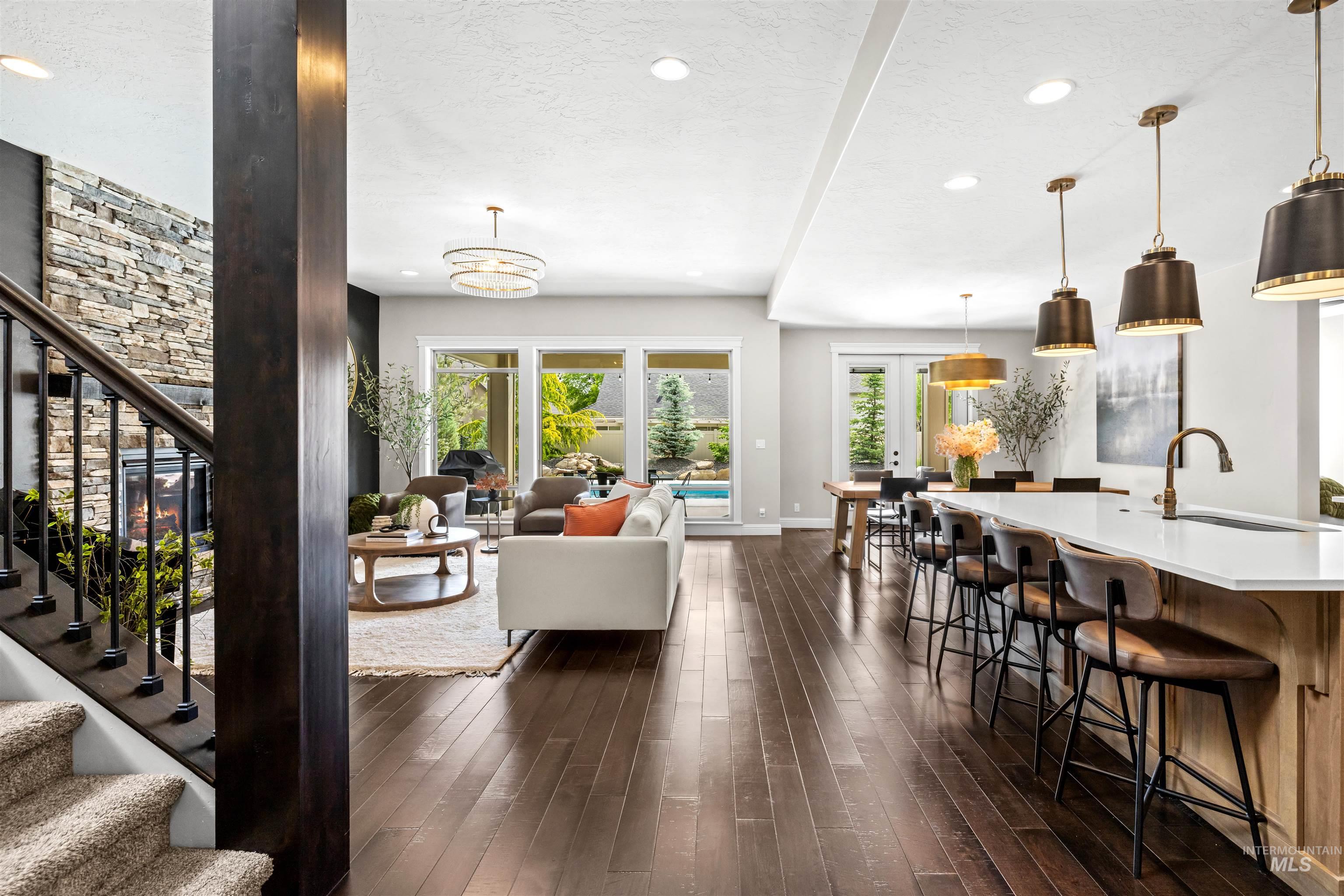 348 N Timber Wolf Pl