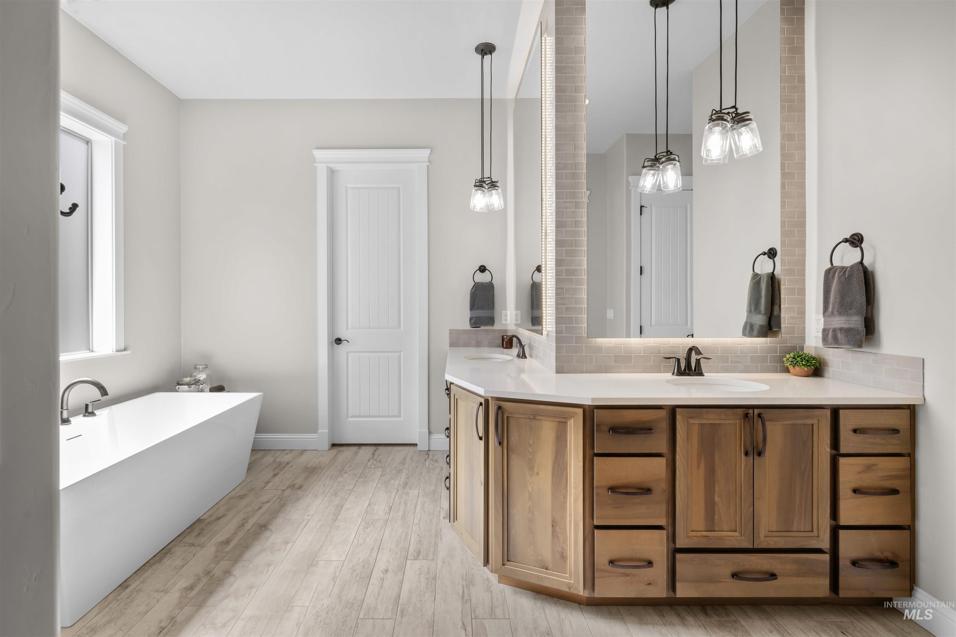 348 N Timber Wolf Pl