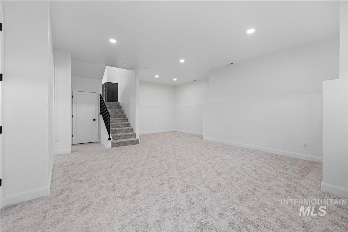 8933 Edna Ln