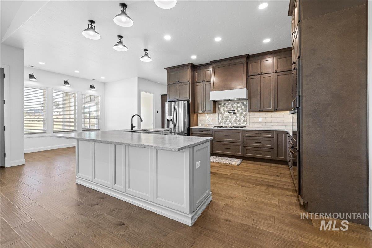 8933 Edna Ln