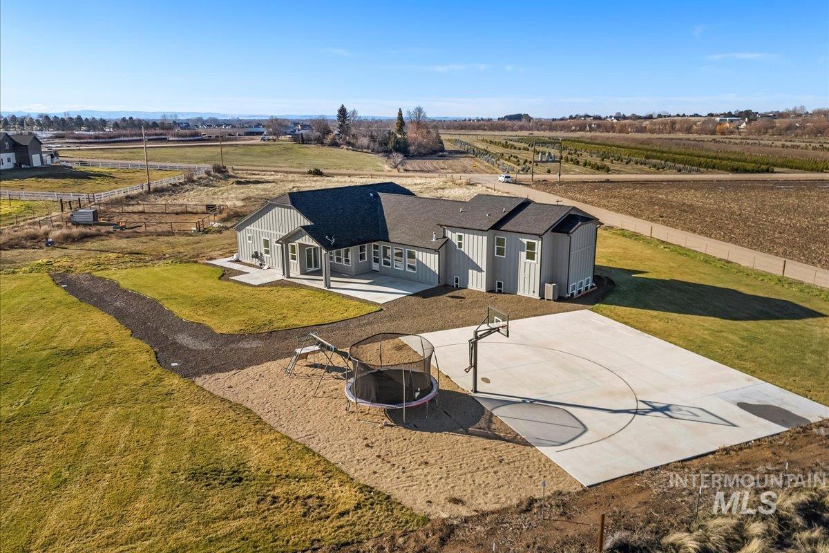 8933 Edna Ln