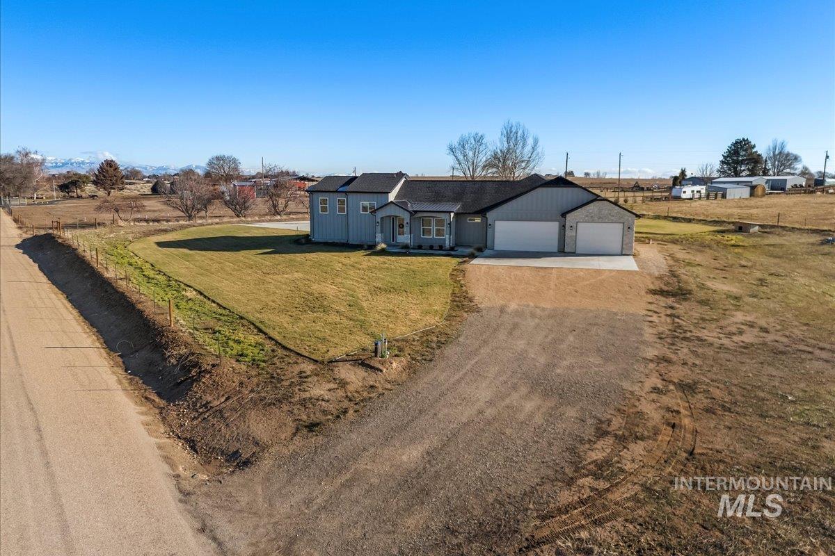 8933 Edna Ln