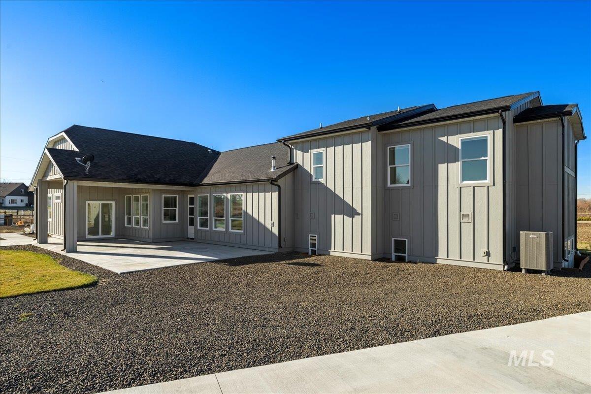 8933 Edna Ln