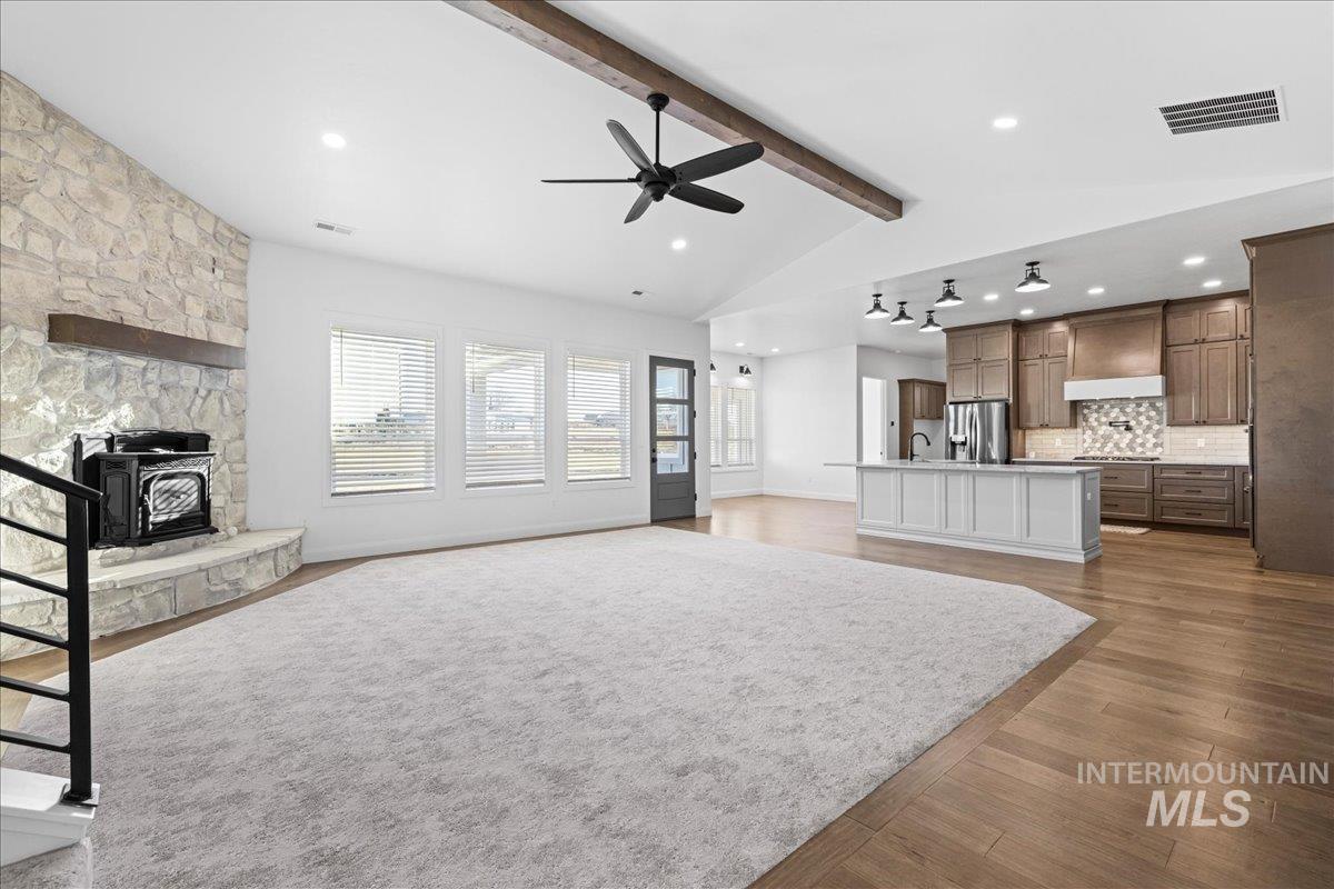 8933 Edna Ln