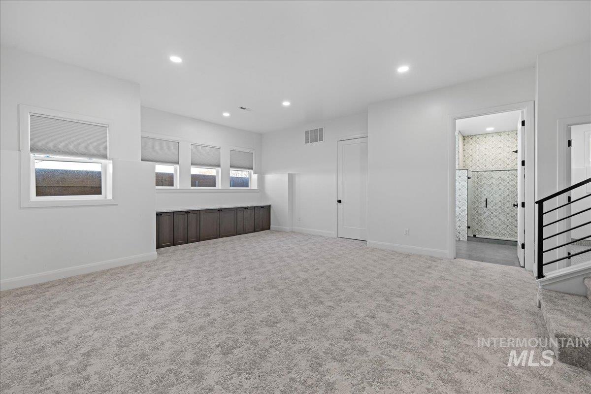 8933 Edna Ln