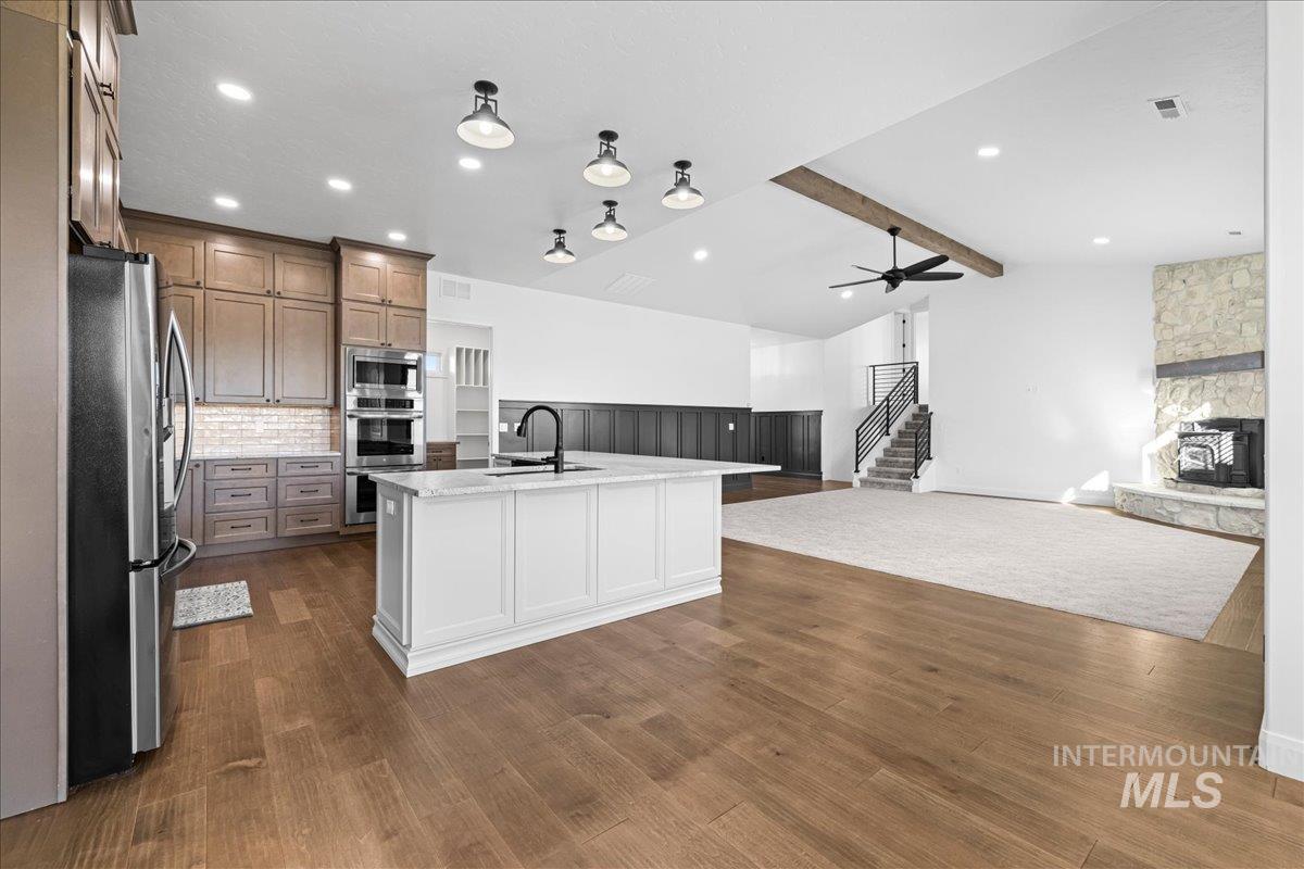8933 Edna Ln