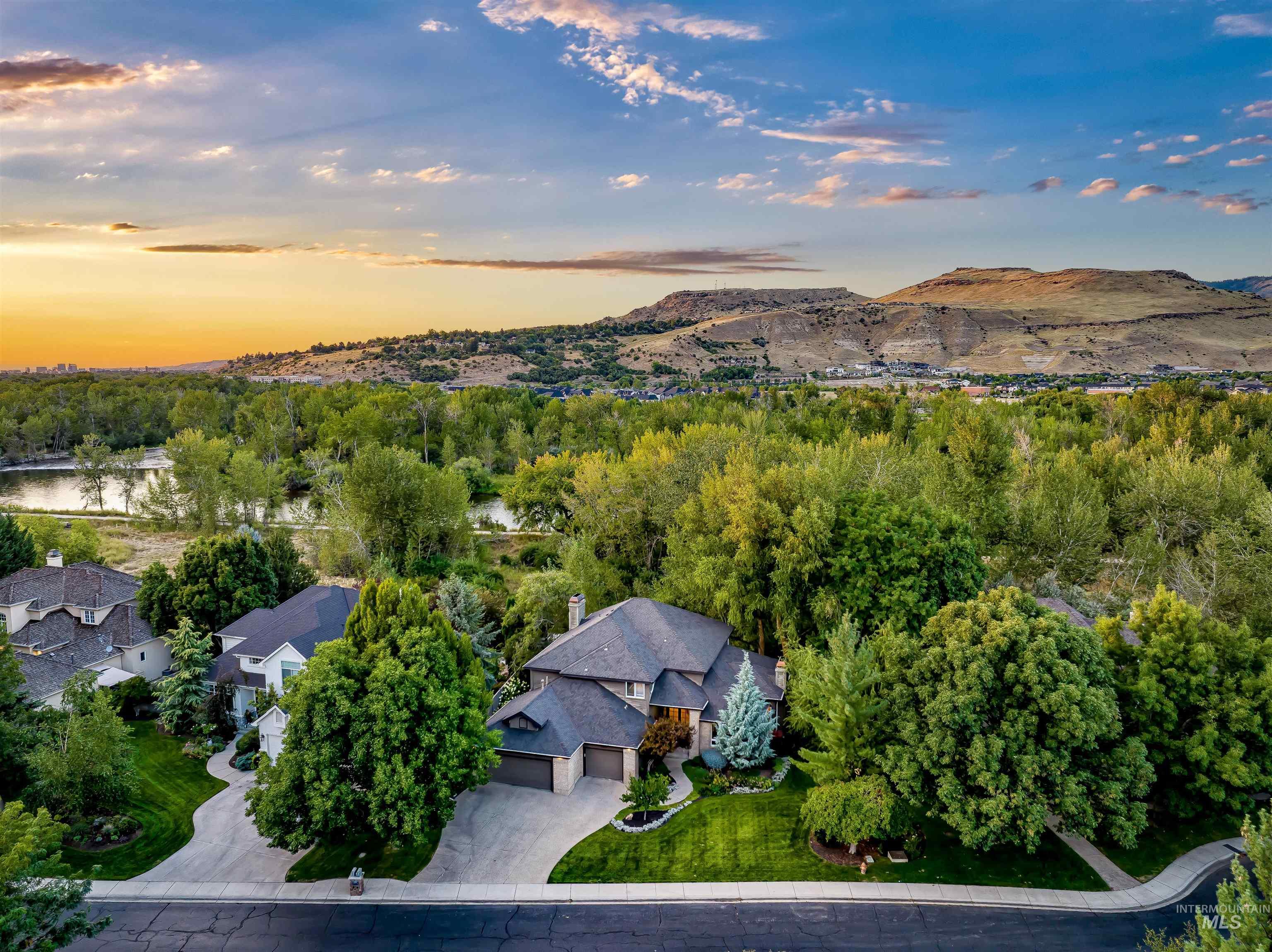 3358 E Rivernest Ln
