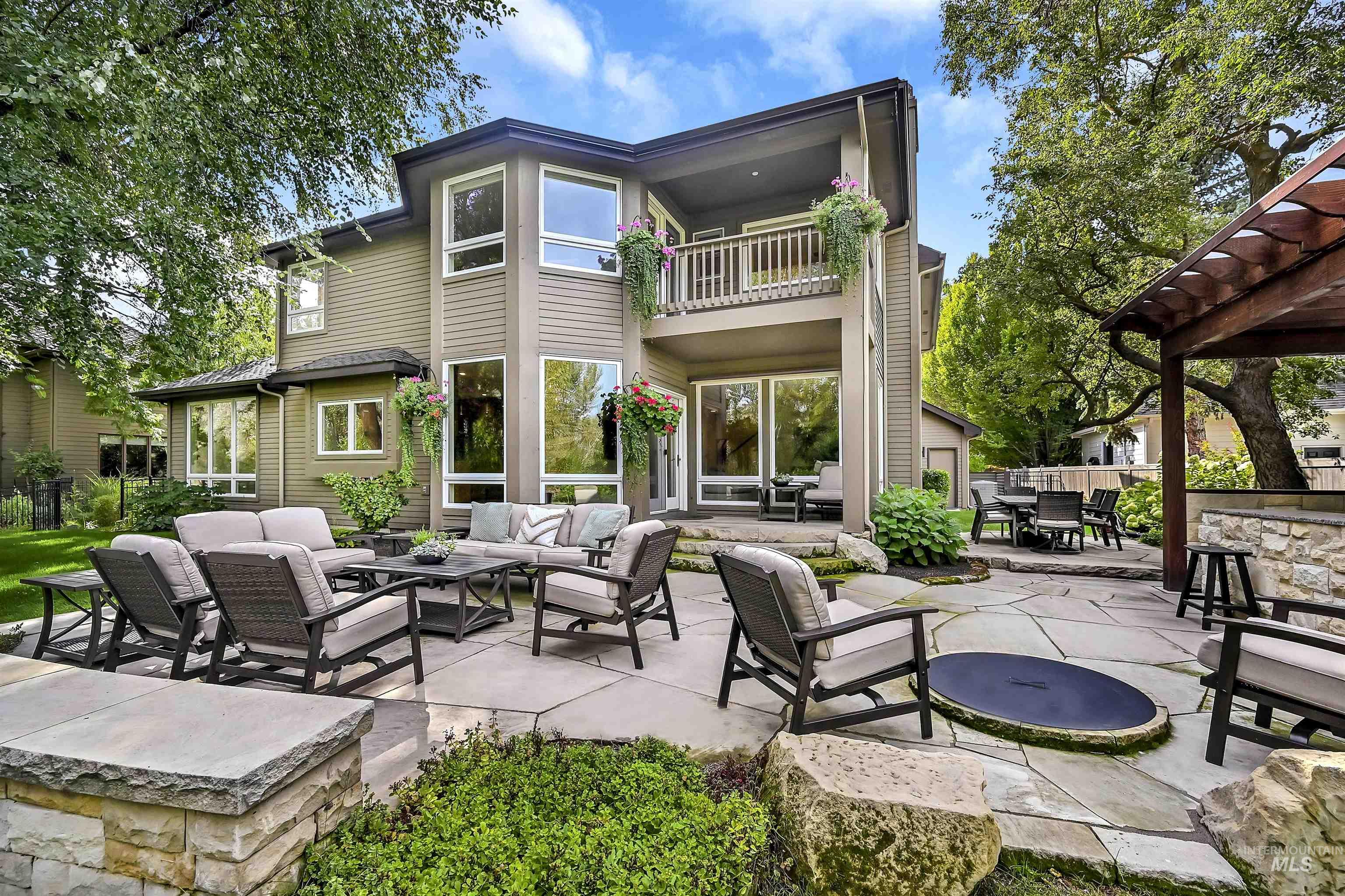 3358 E Rivernest Ln