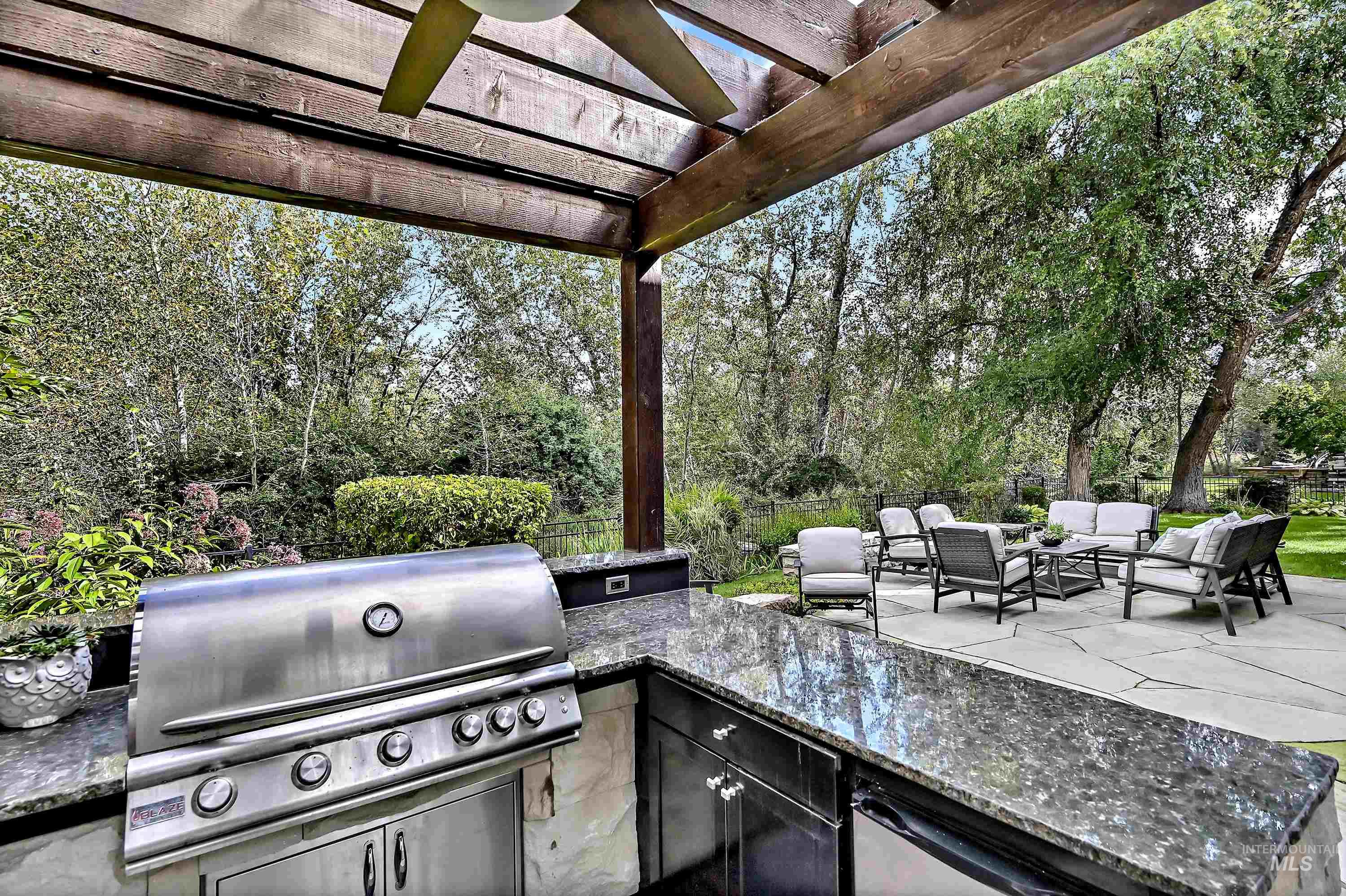 3358 E Rivernest Ln