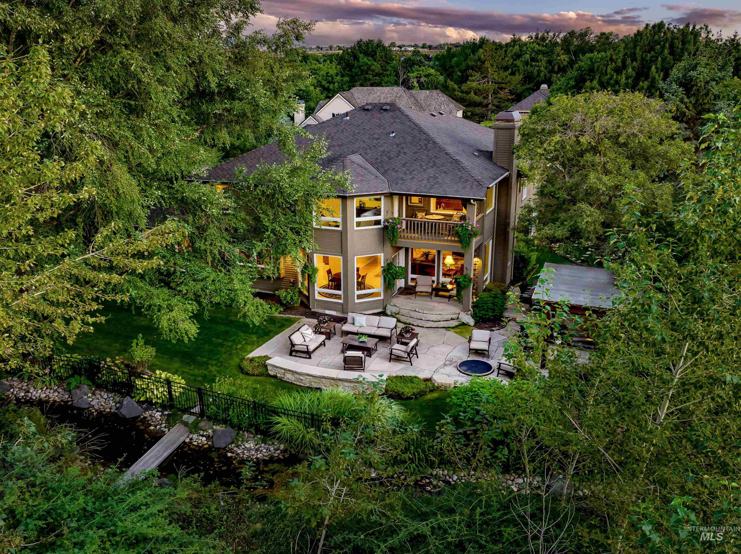 3358 E Rivernest Ln