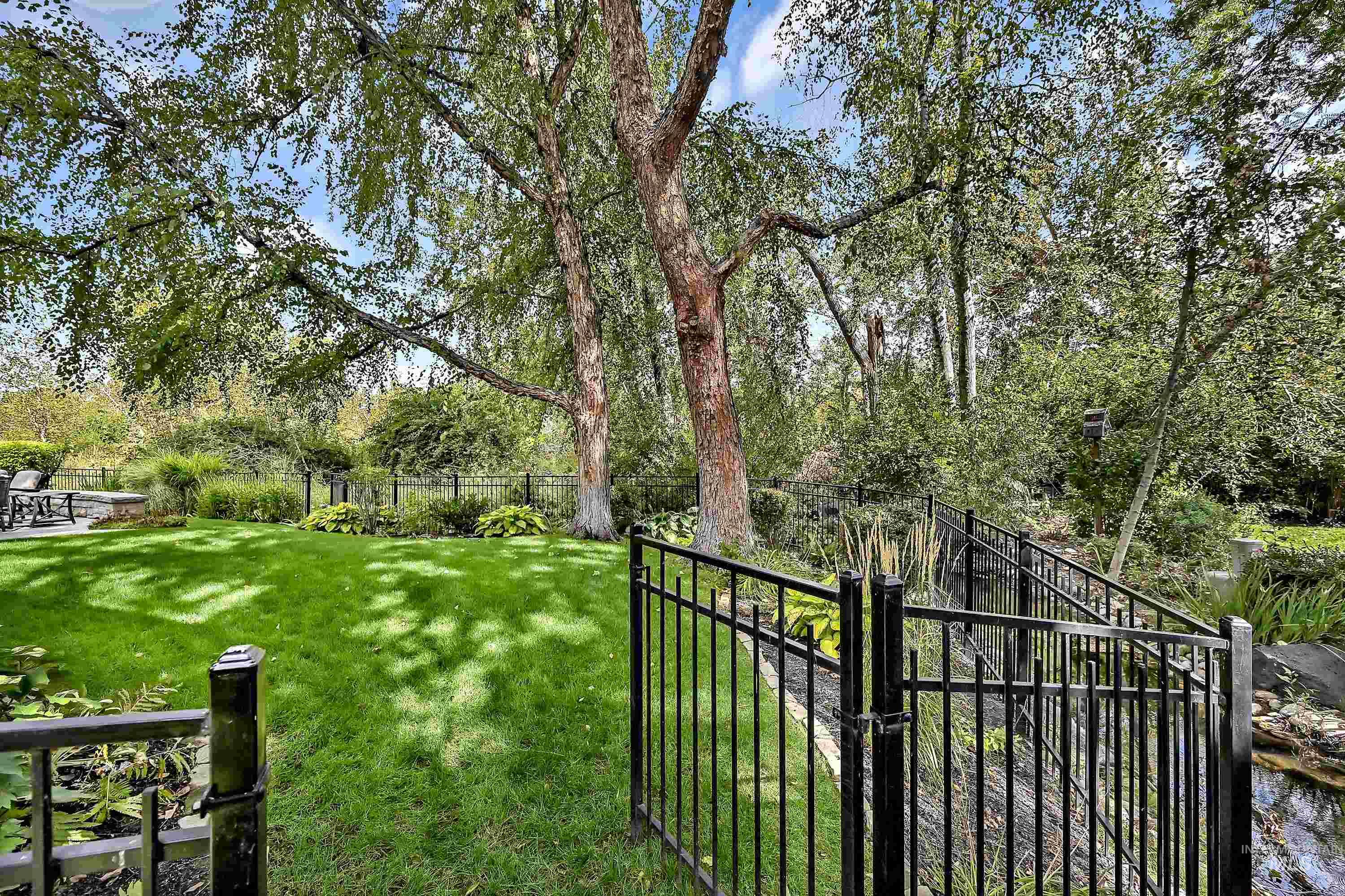 3358 E Rivernest Ln