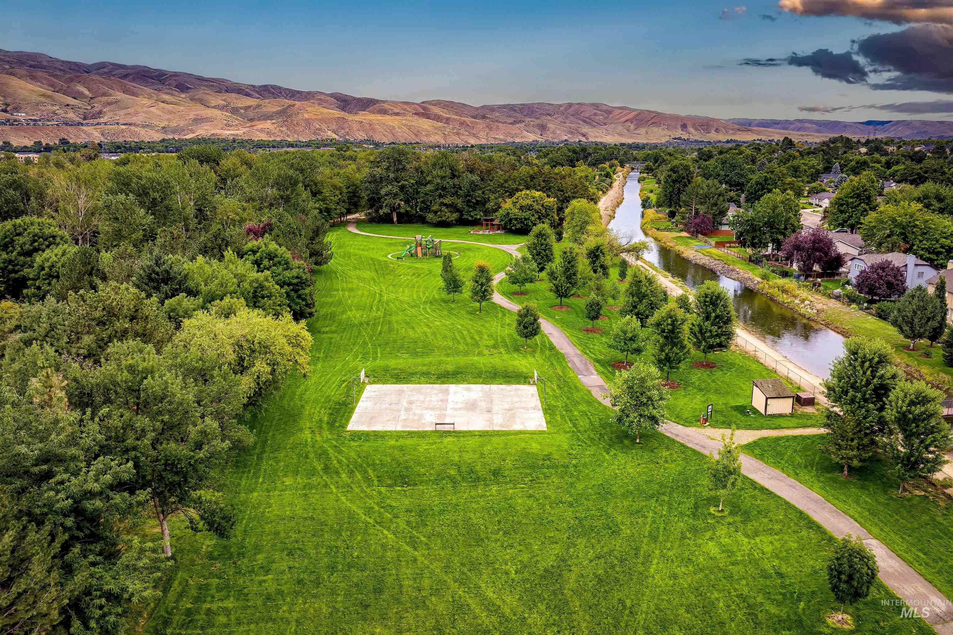 3358 E Rivernest Ln