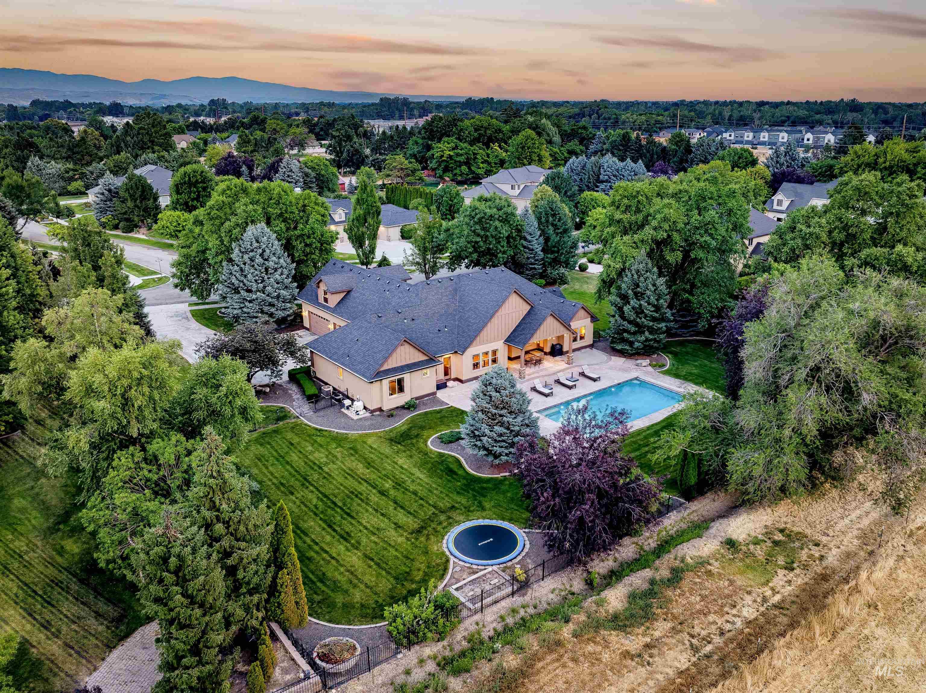 169 N Pinedale Way