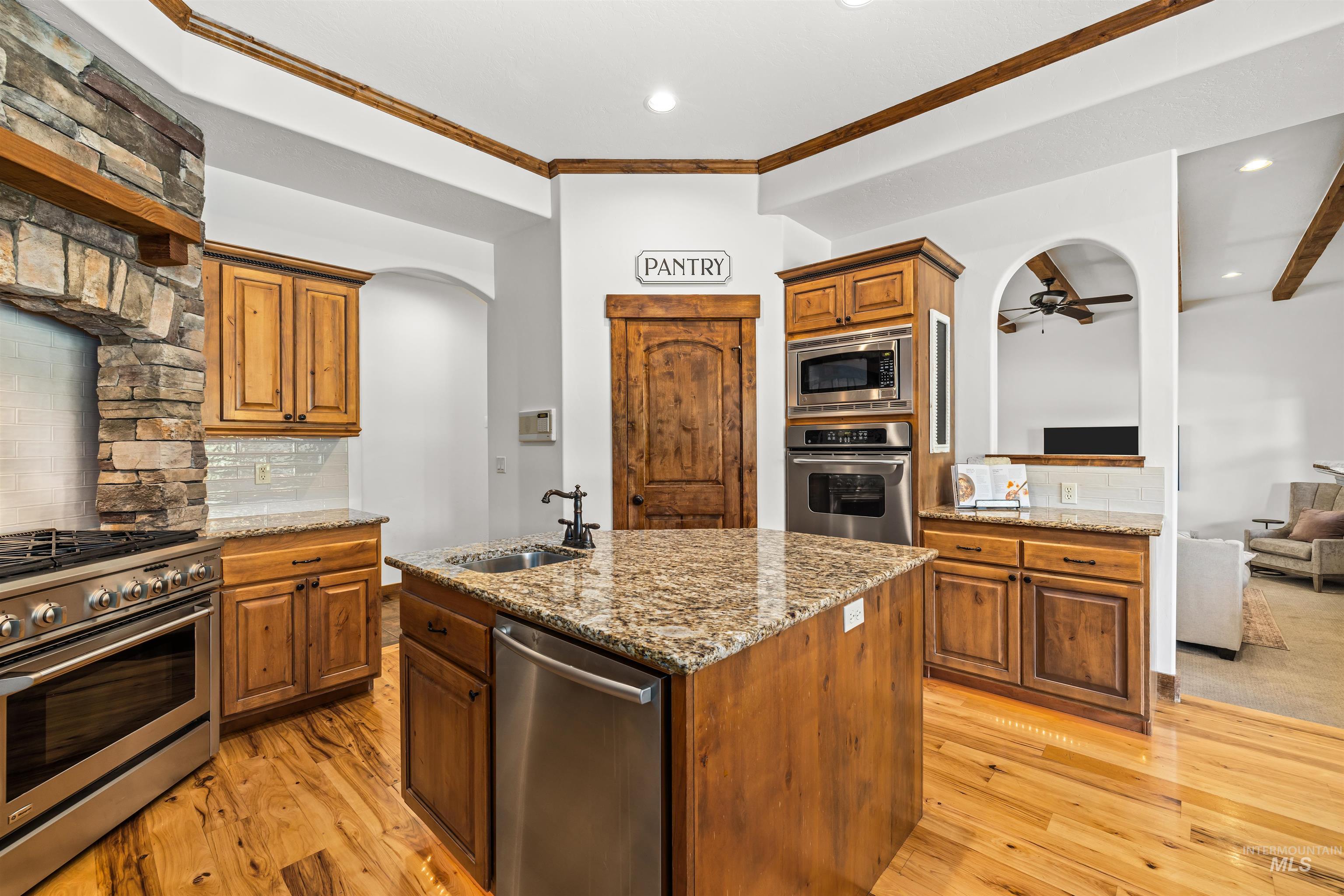 169 N Pinedale Way