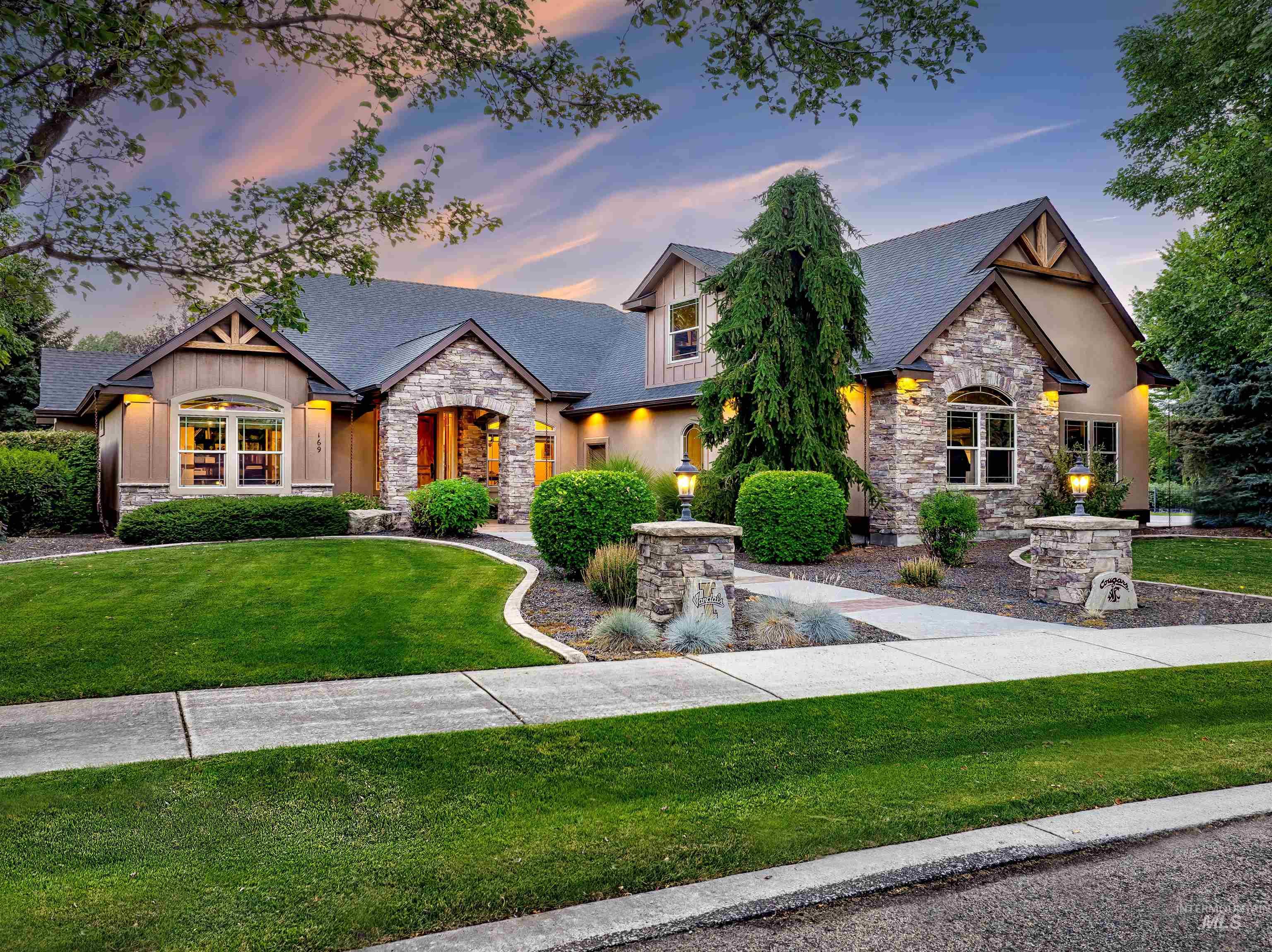 169 N Pinedale Way