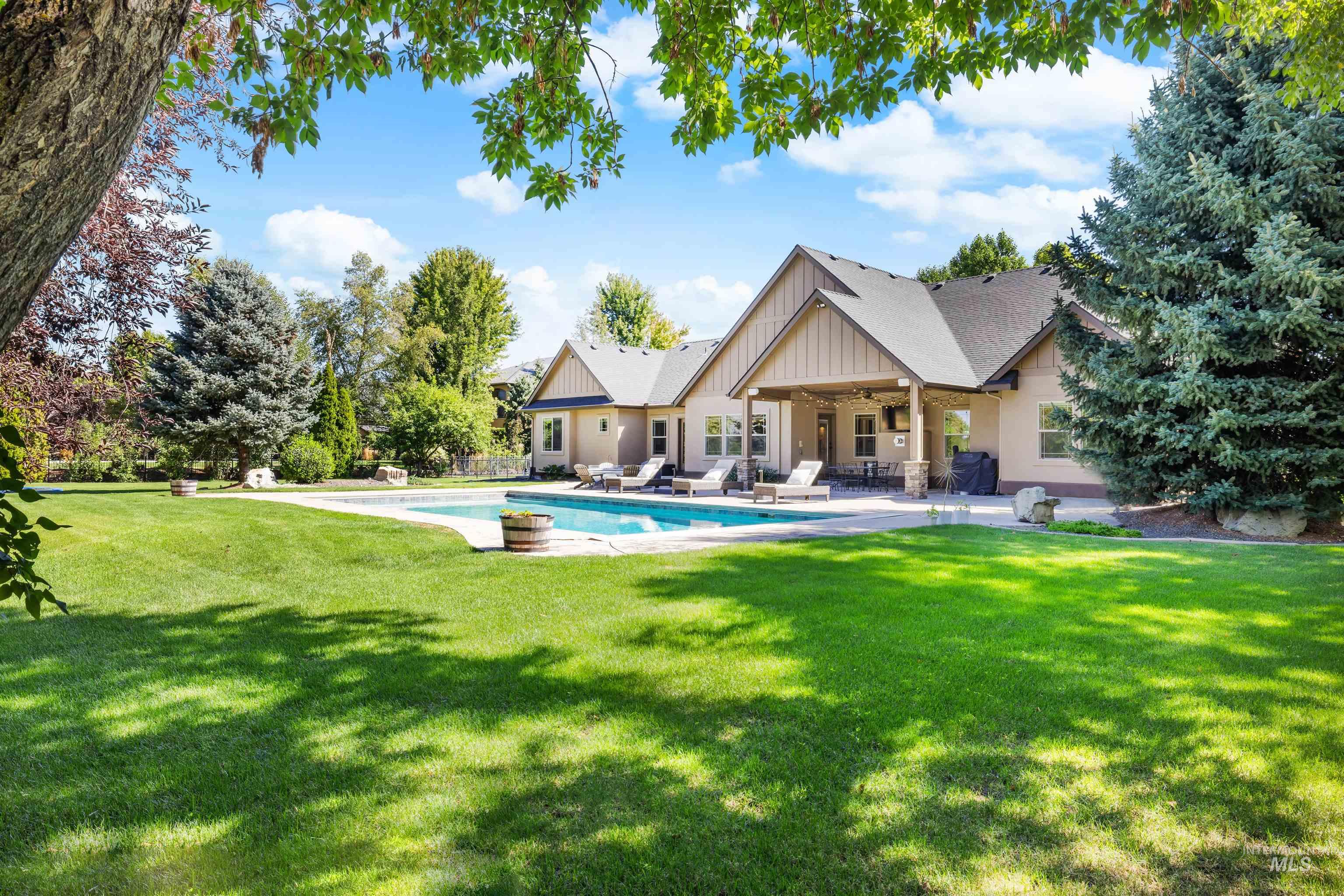 169 N Pinedale Way