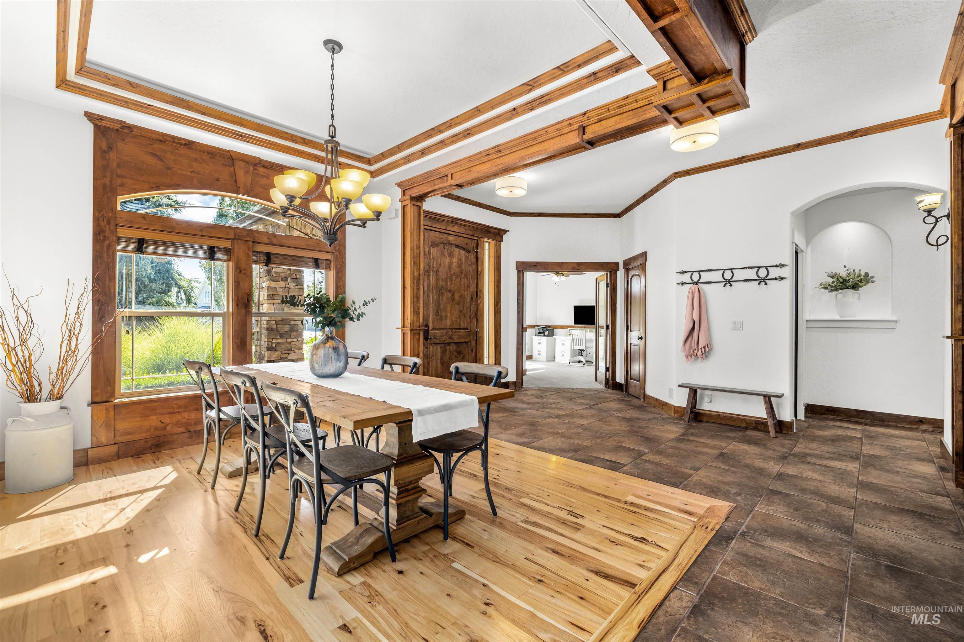 169 N Pinedale Way