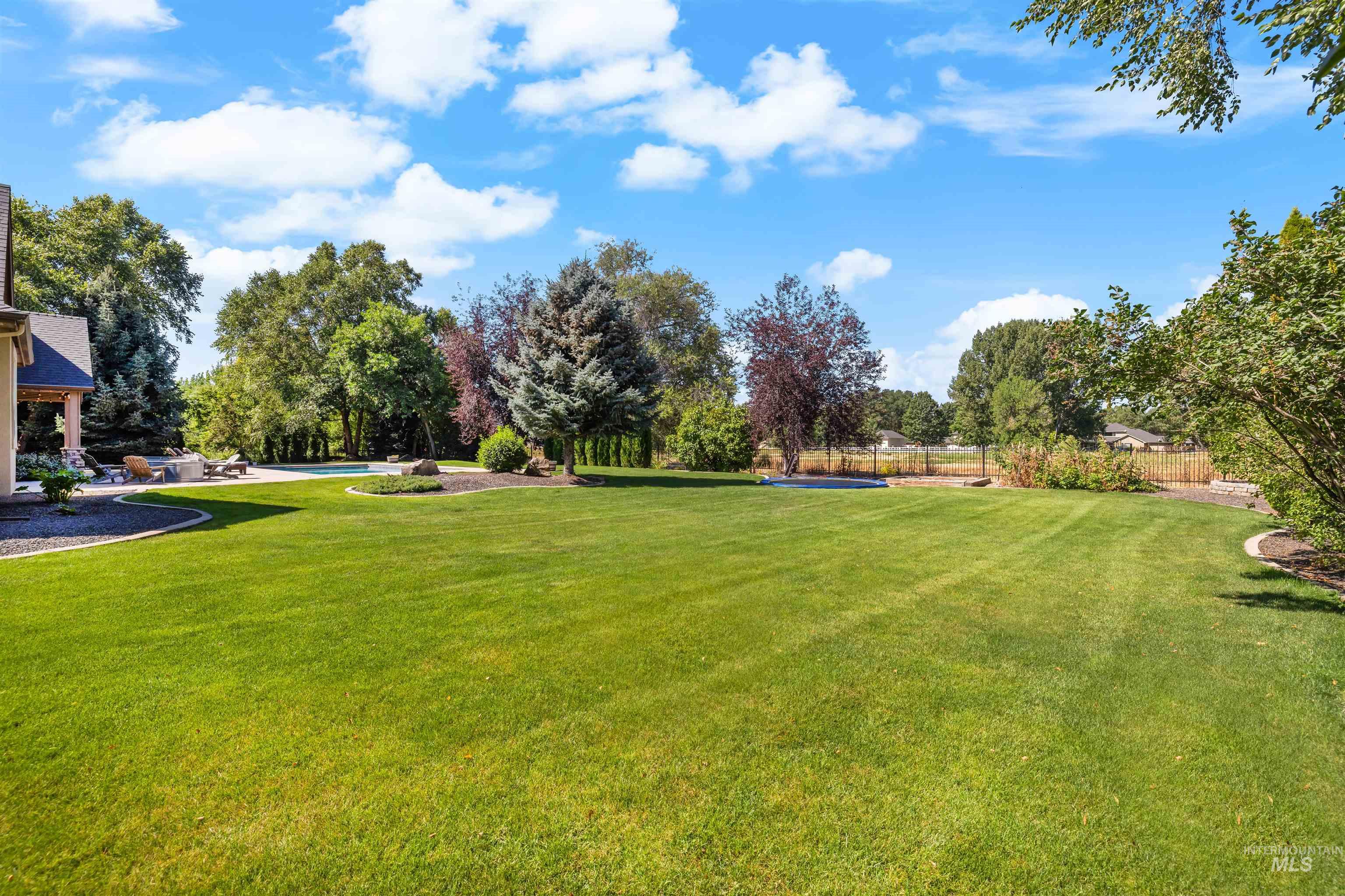 169 N Pinedale Way