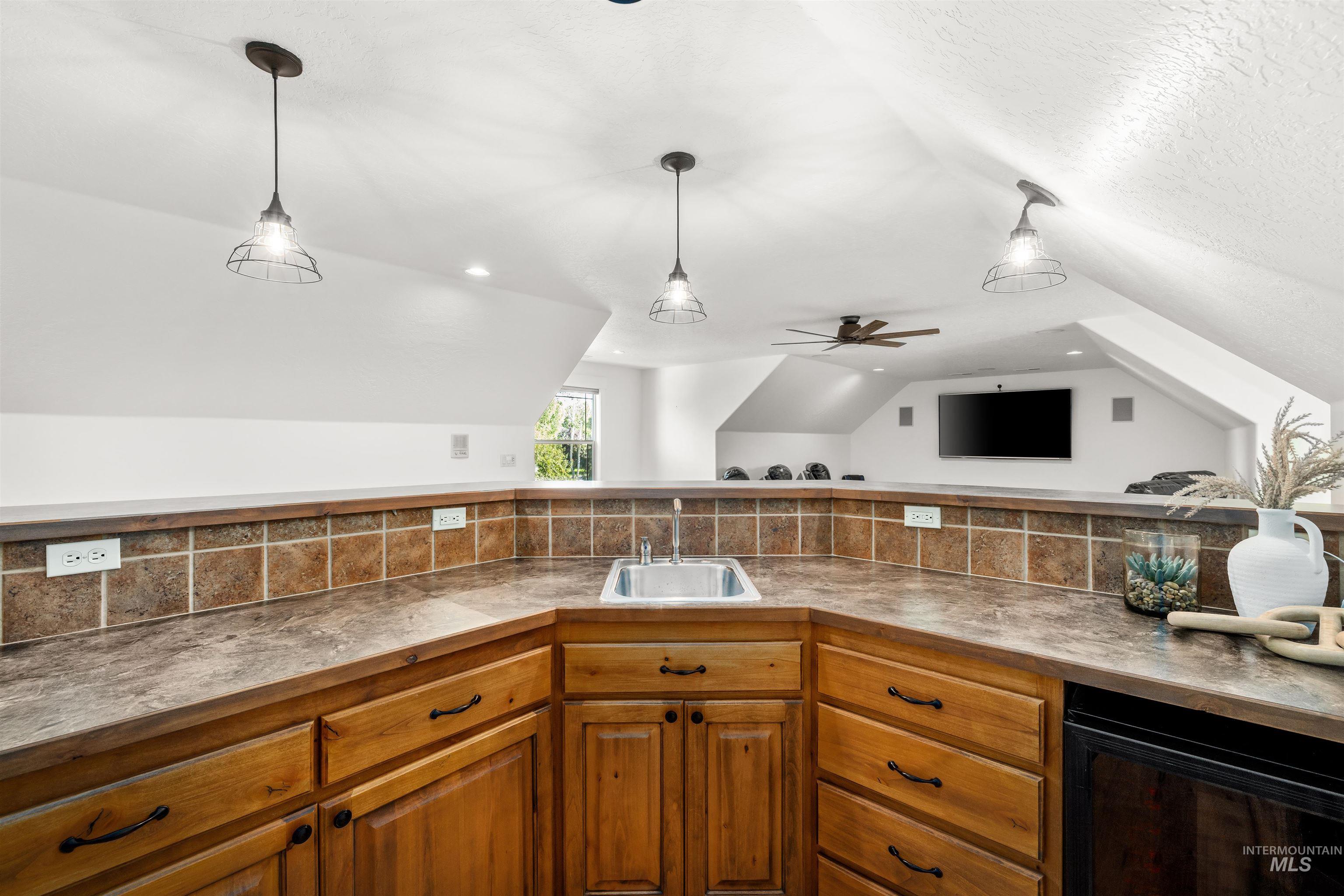 169 N Pinedale Way
