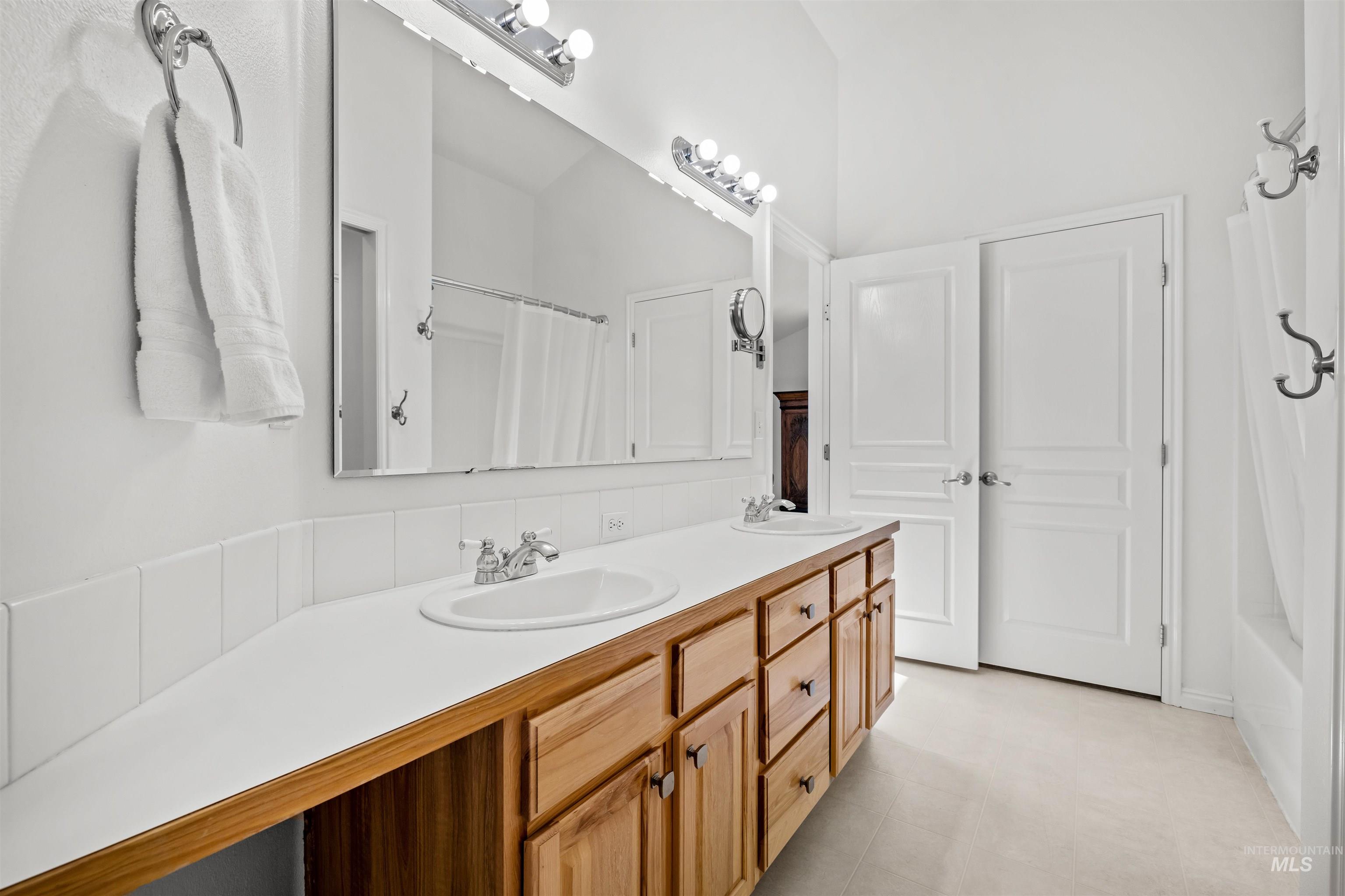 4851 E Arrow Junction Dr