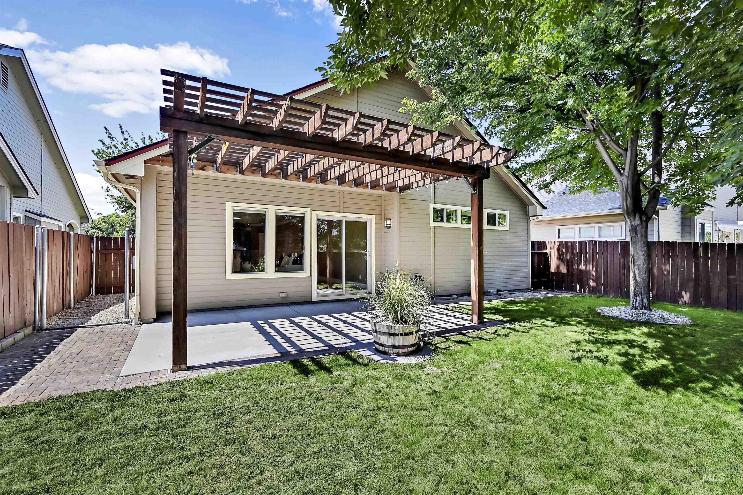 4722 N Hacienda Ave