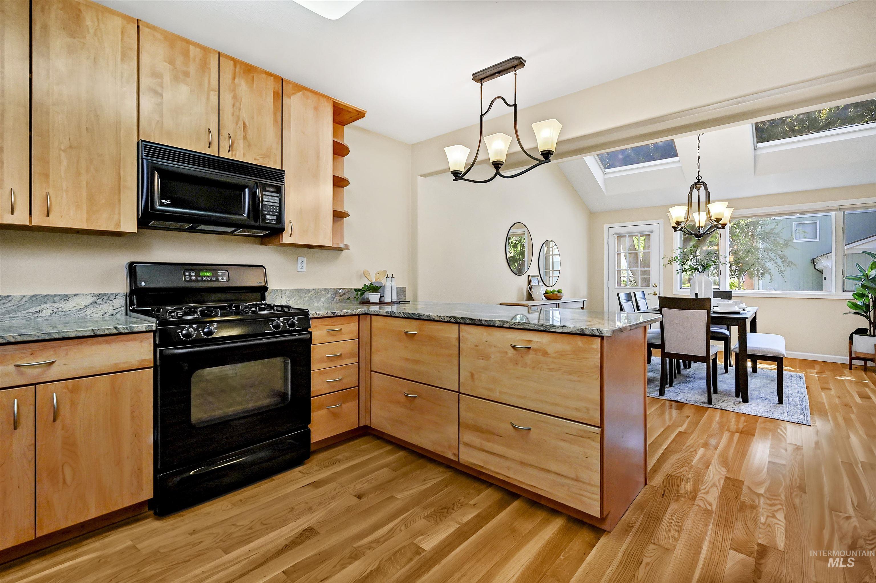 1605 E Lenz Lane