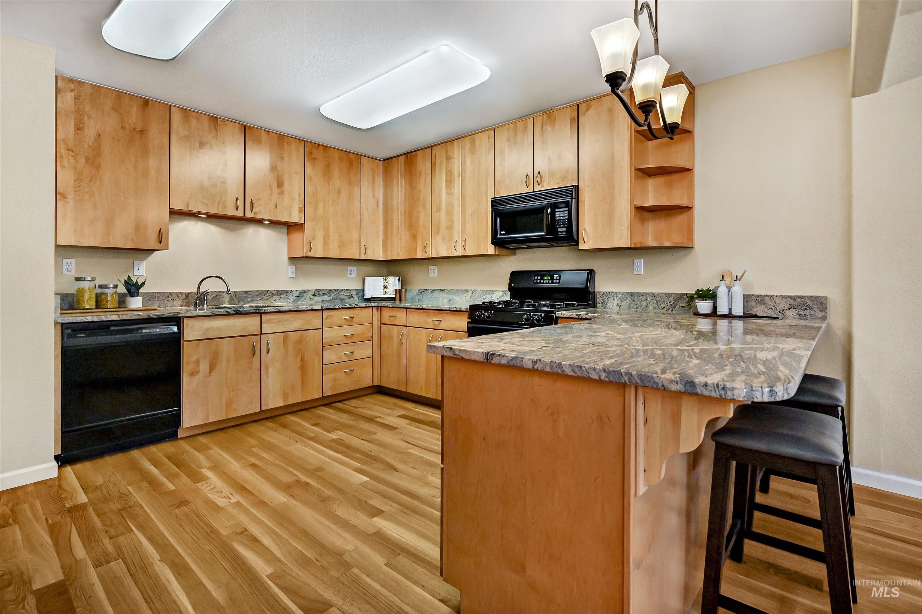 1605 E Lenz Lane