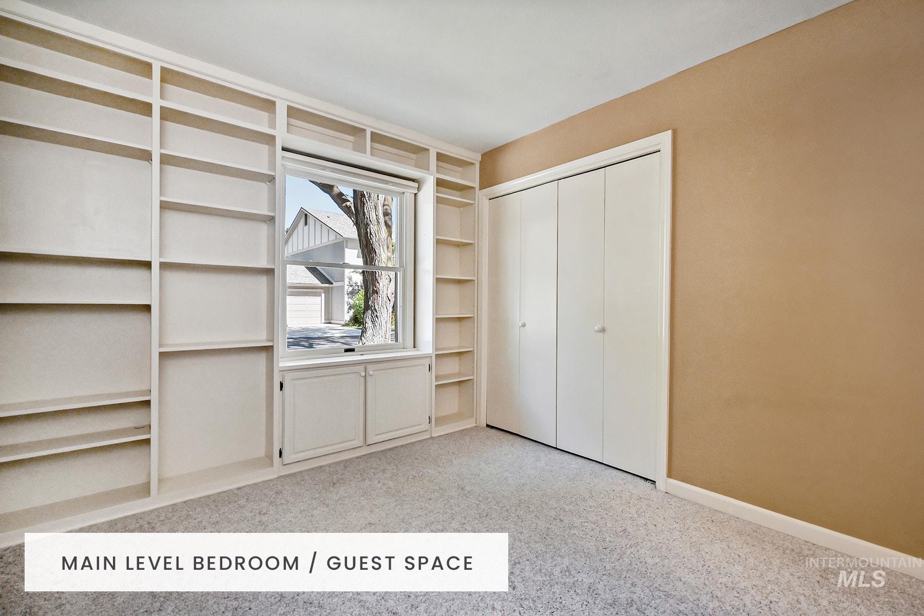 1605 E Lenz Lane