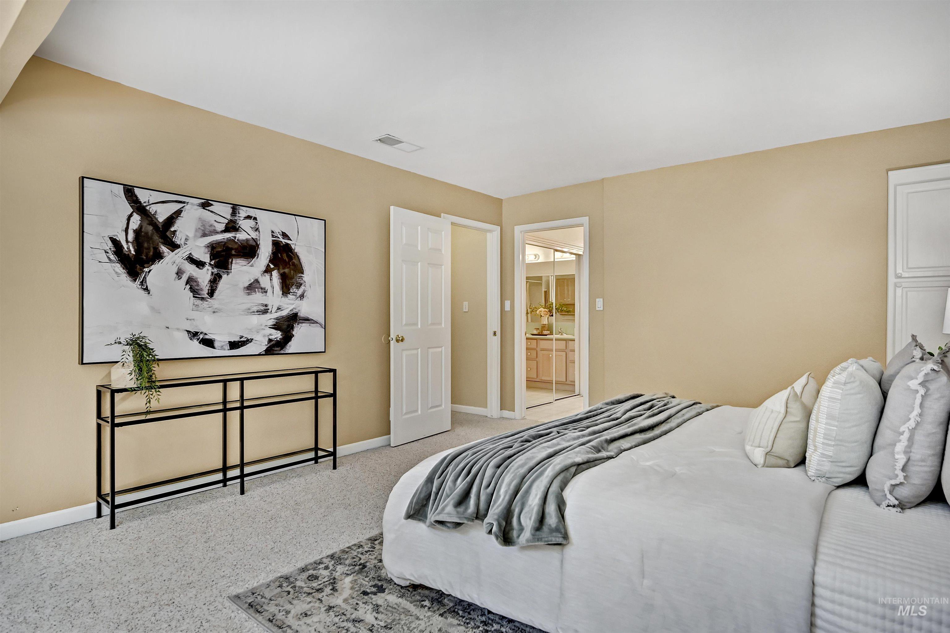 1605 E Lenz Lane