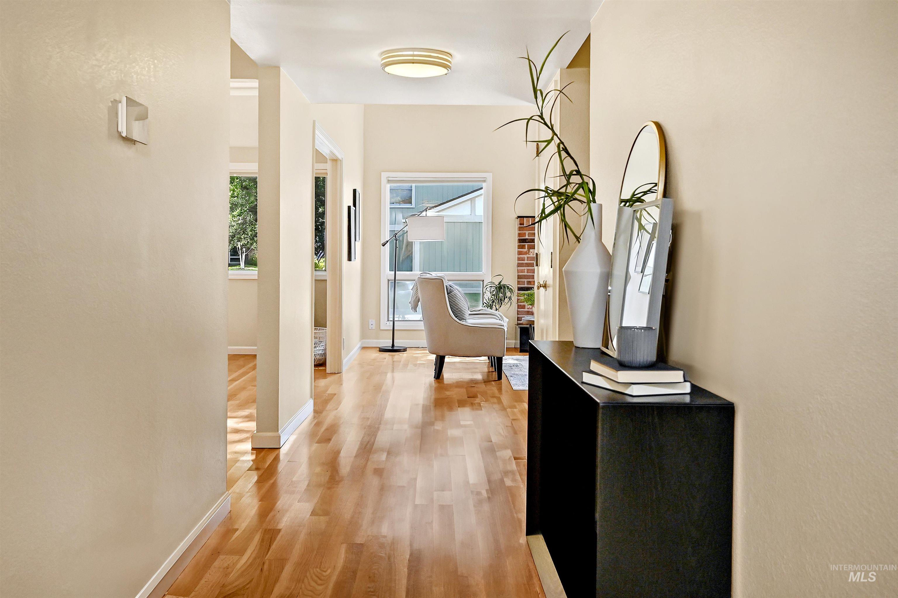 1605 E Lenz Lane