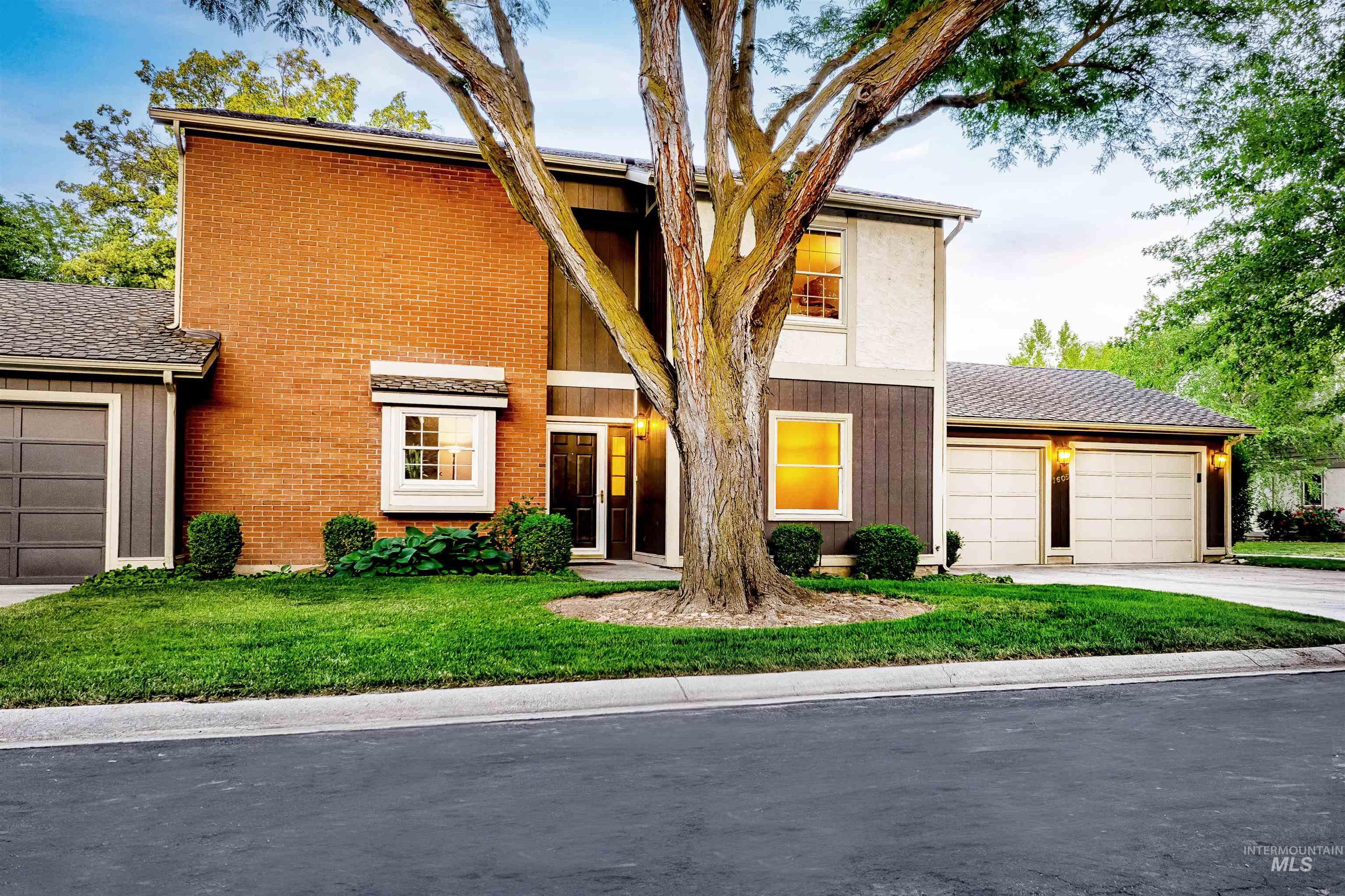 1605 E Lenz Lane