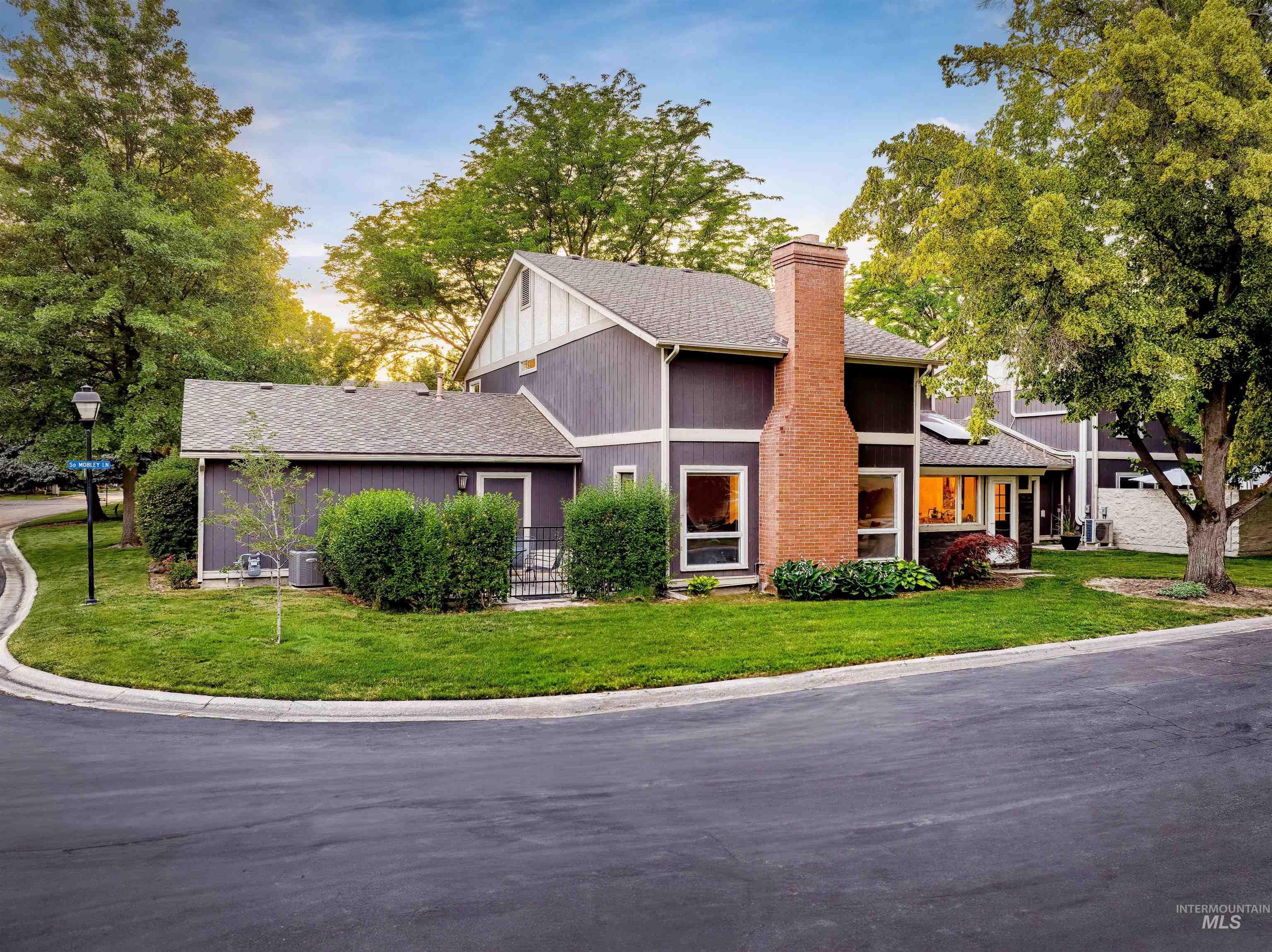 1605 E Lenz Lane