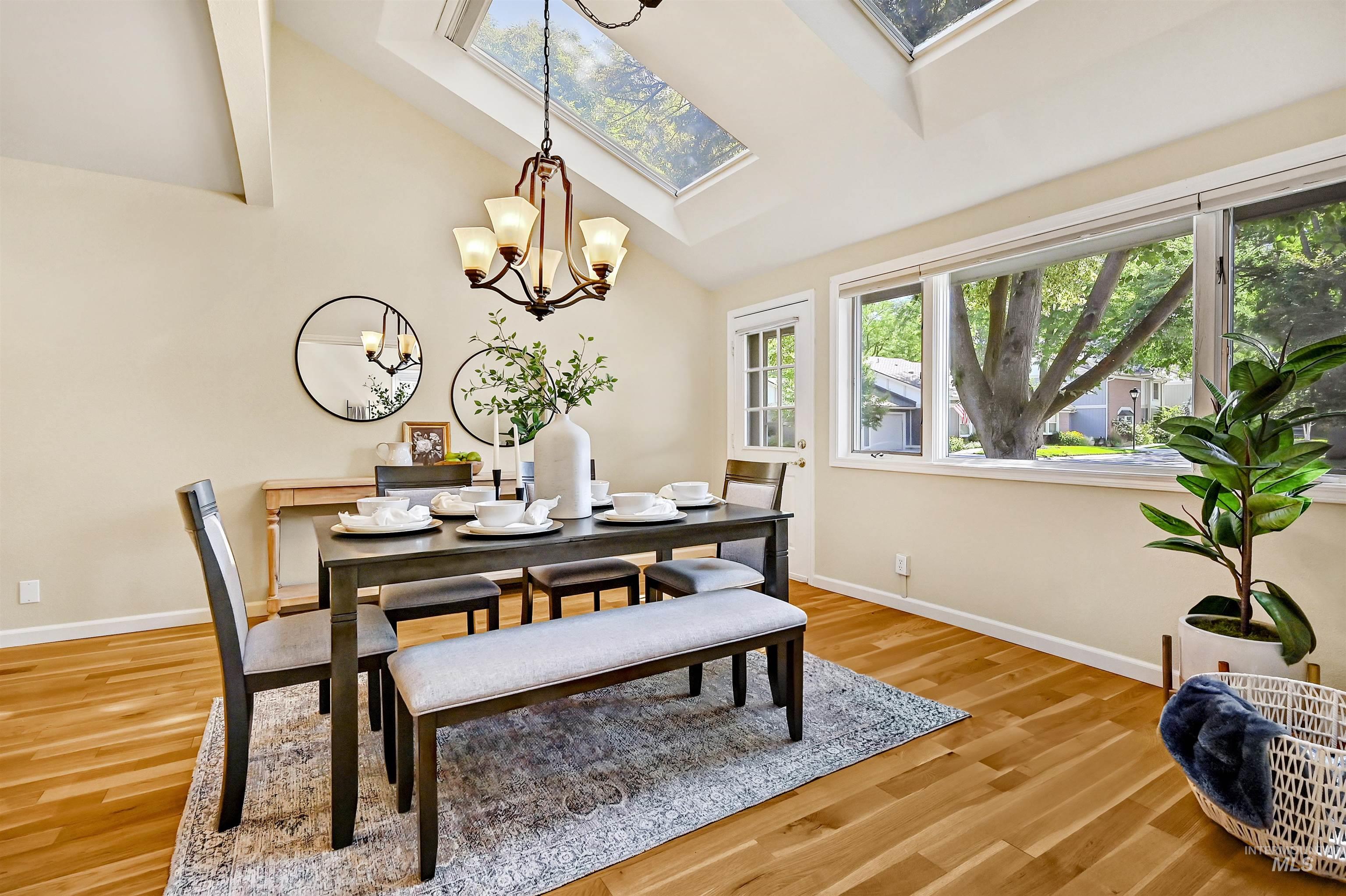 1605 E Lenz Lane