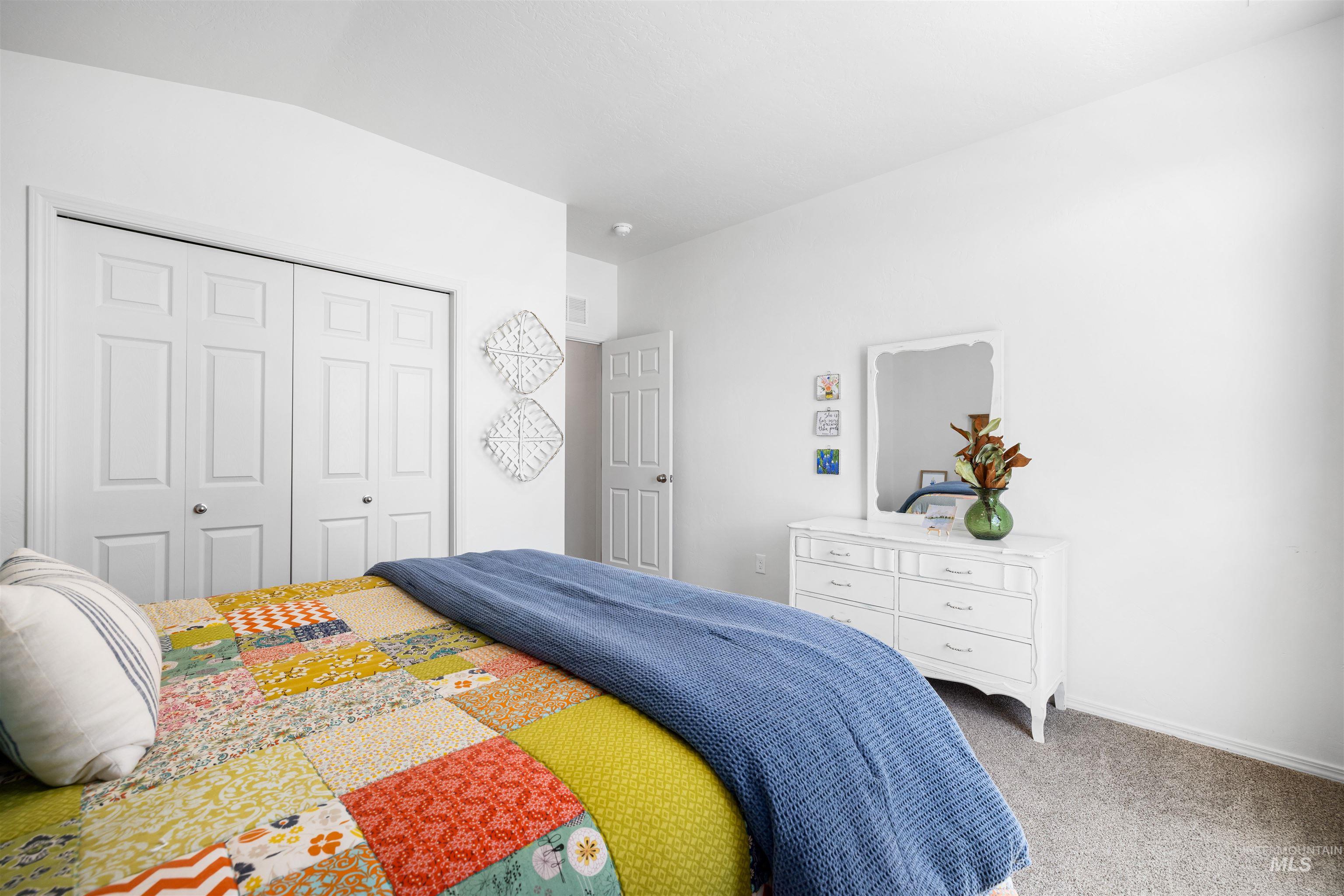 636 W Tanzanite Dr