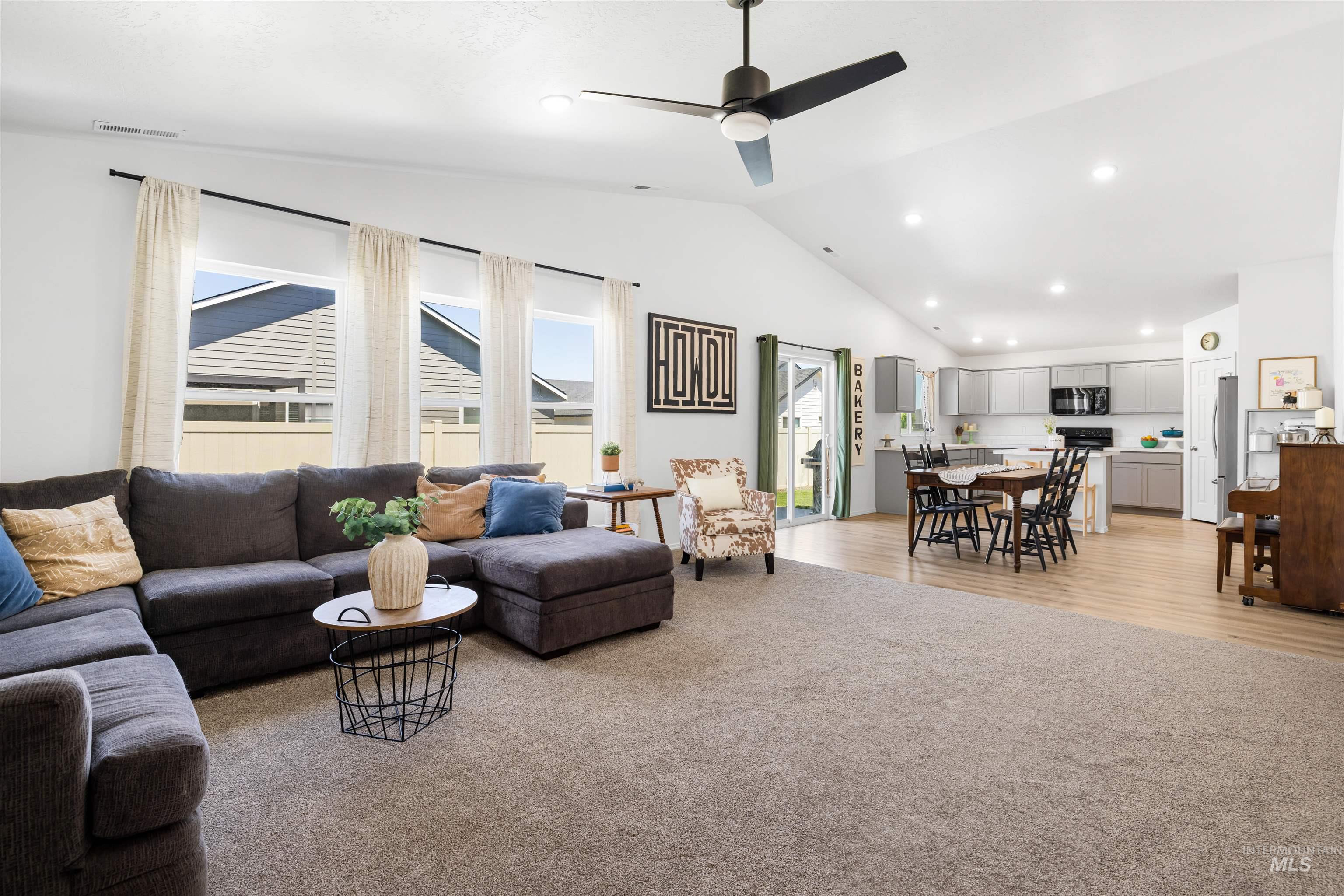636 W Tanzanite Dr