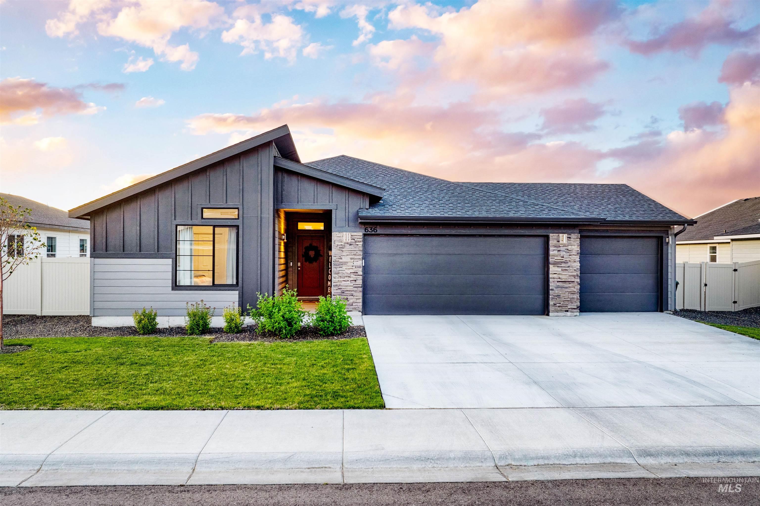 636 W Tanzanite Dr