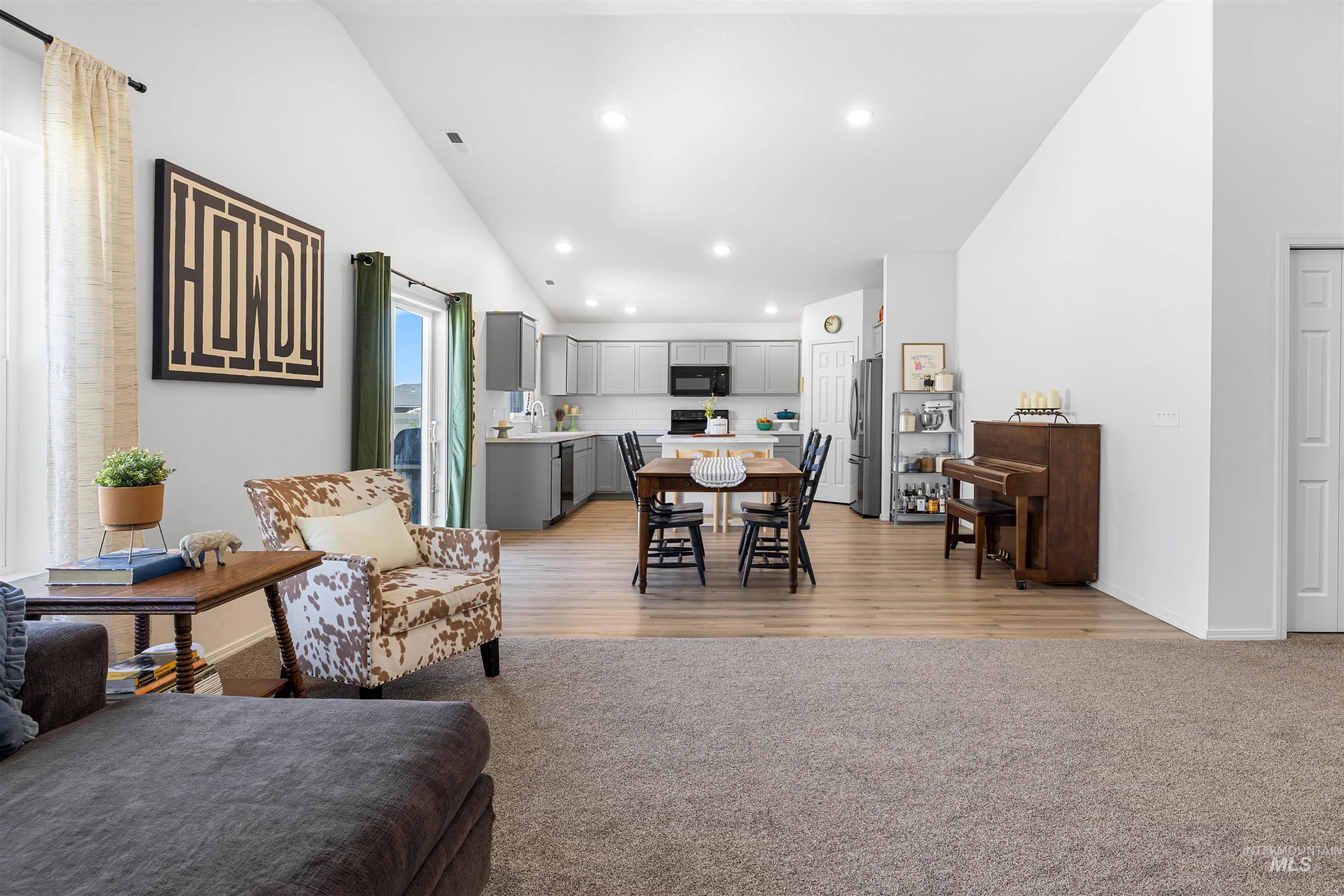 636 W Tanzanite Dr
