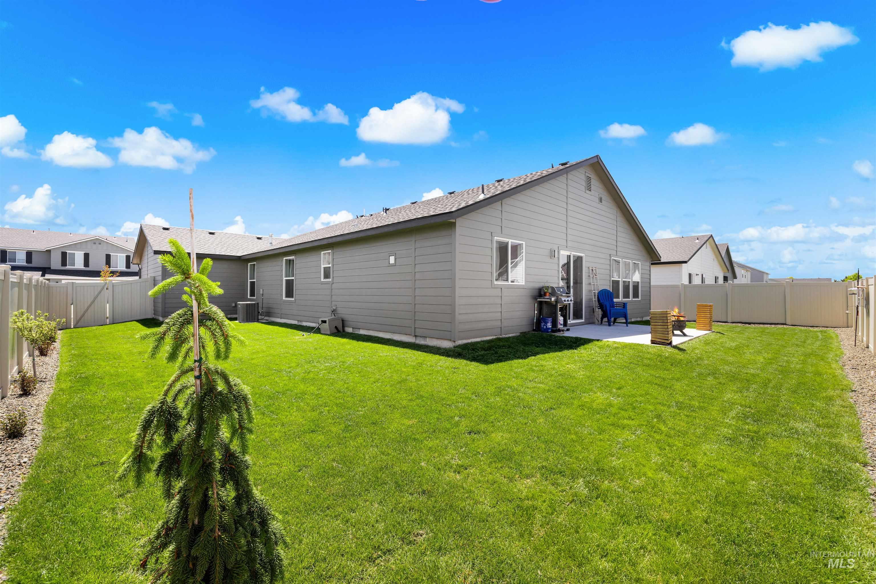 636 W Tanzanite Dr