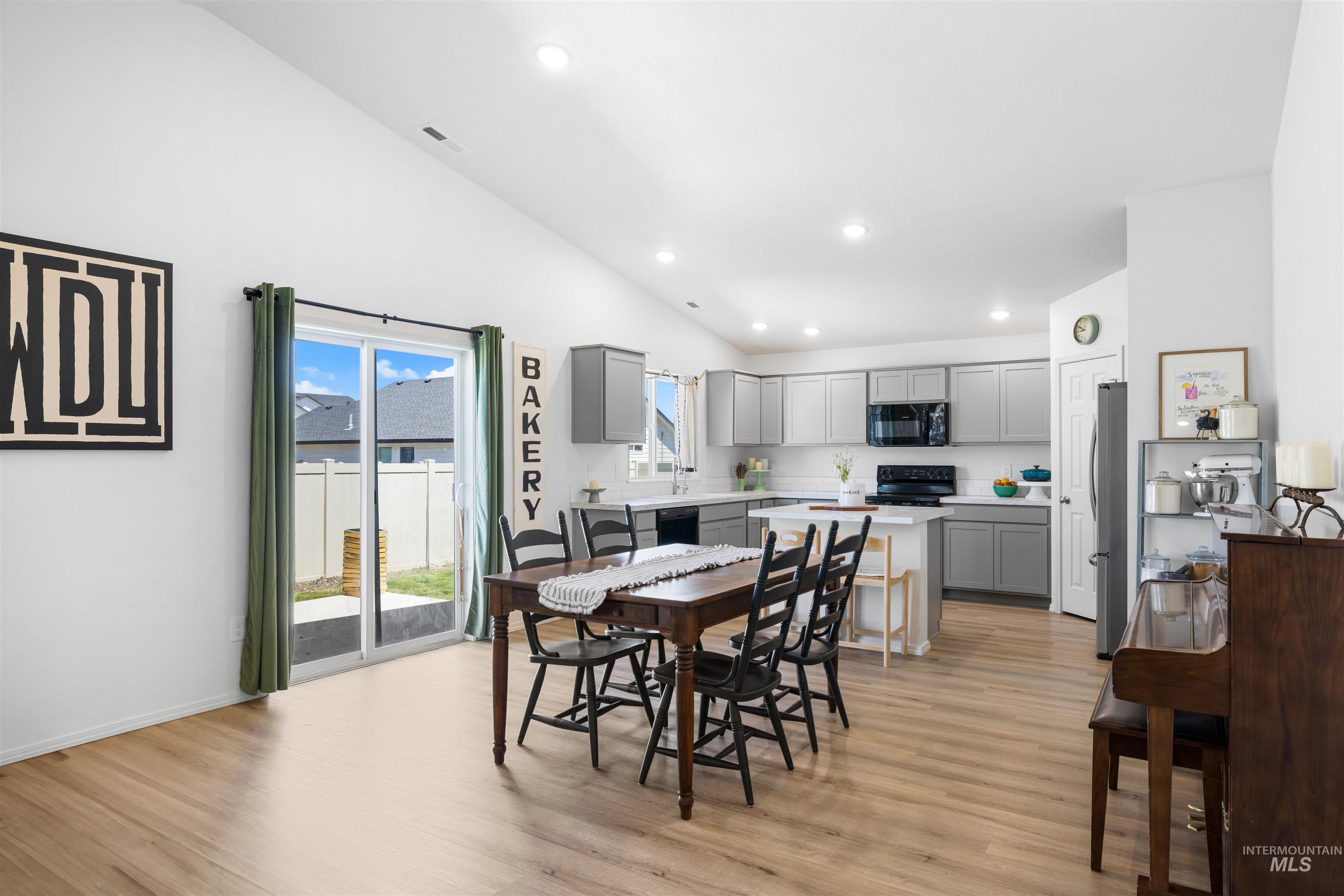 636 W Tanzanite Dr