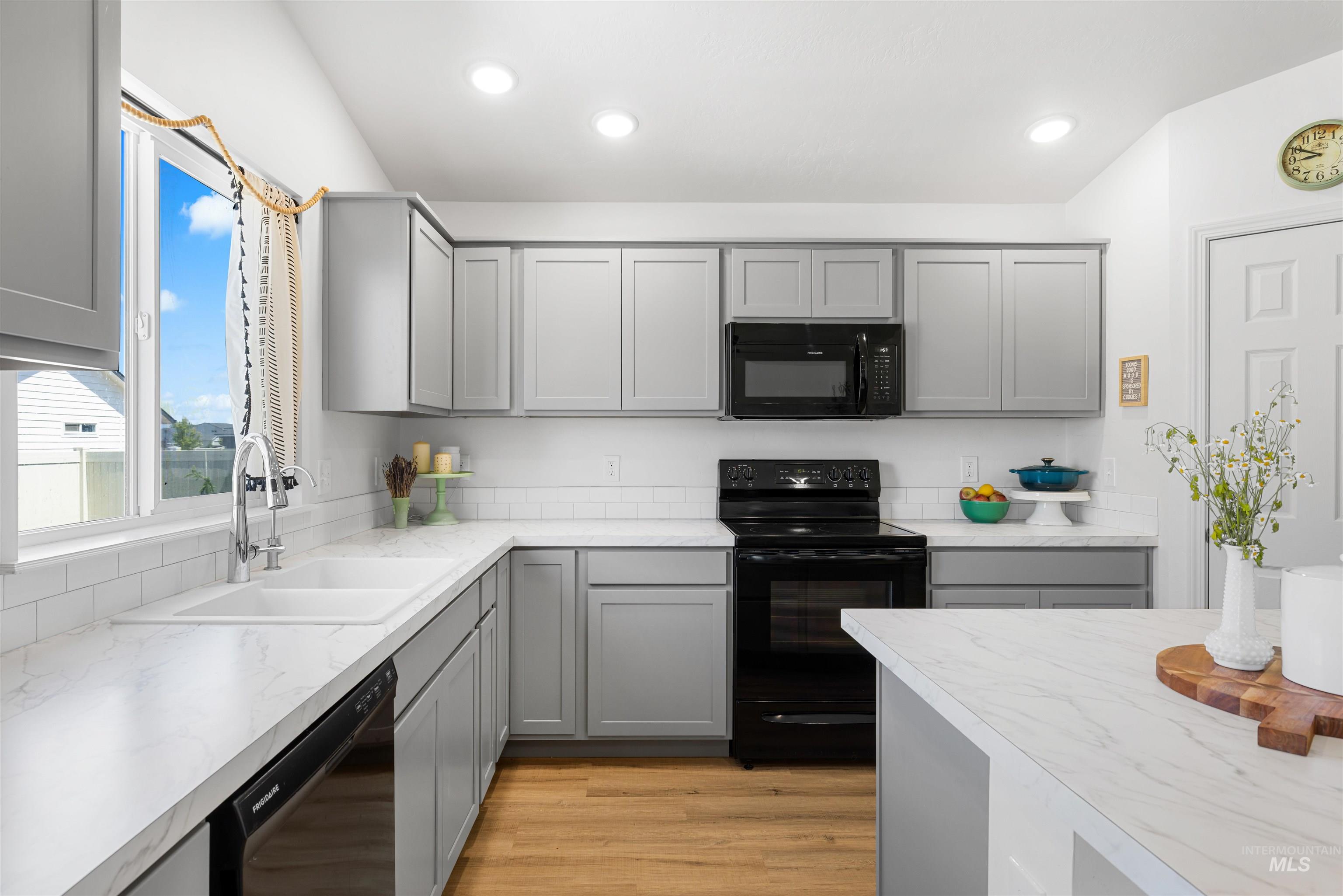 636 W Tanzanite Dr