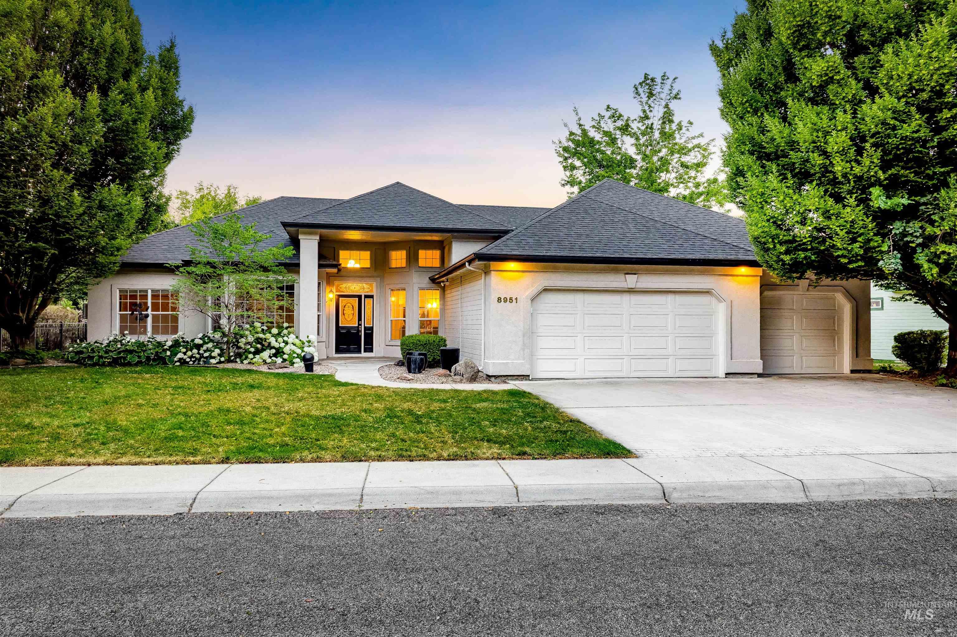 8951 W Duck Lake Dr