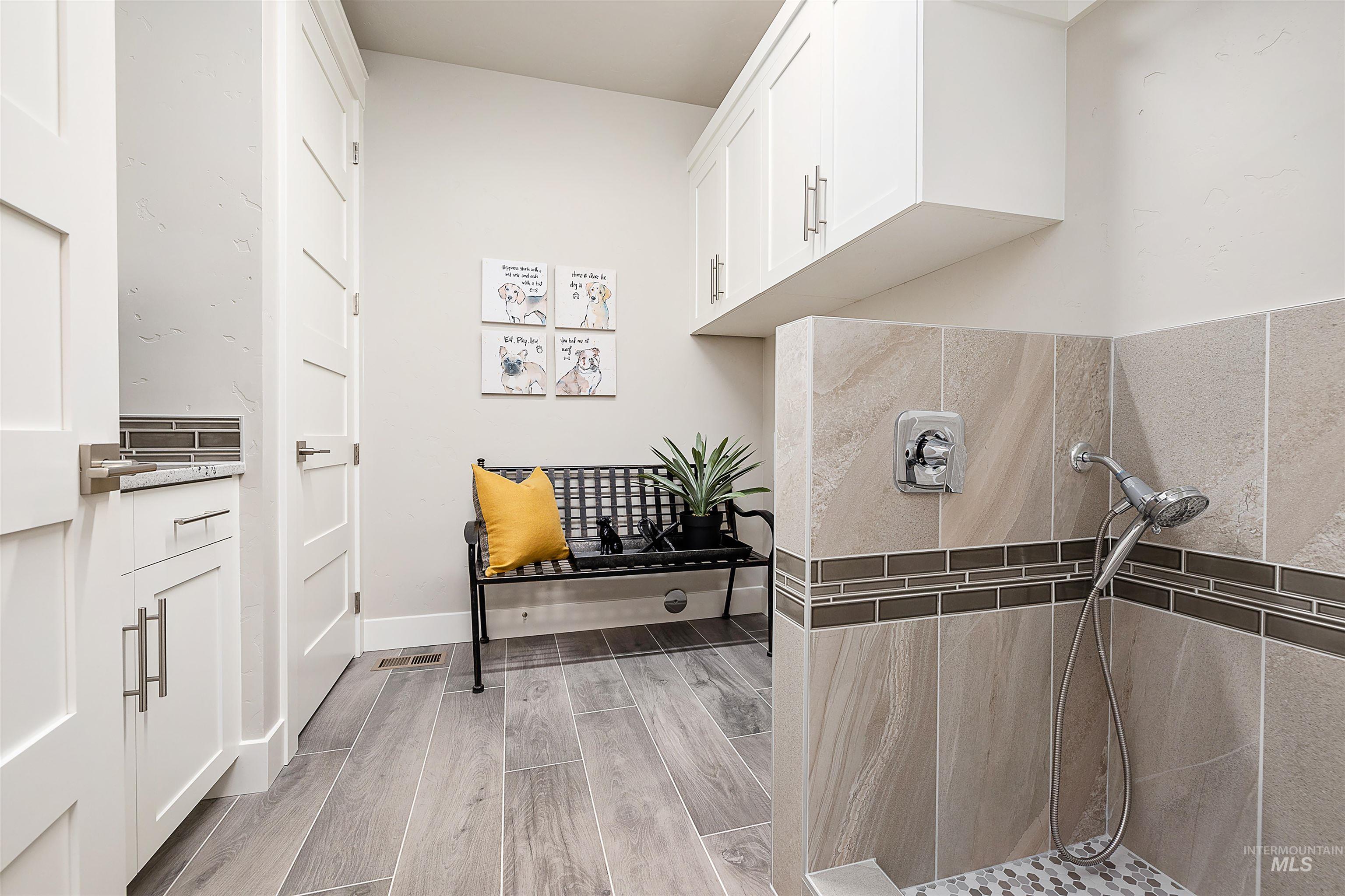 3505 W Barefoot Street