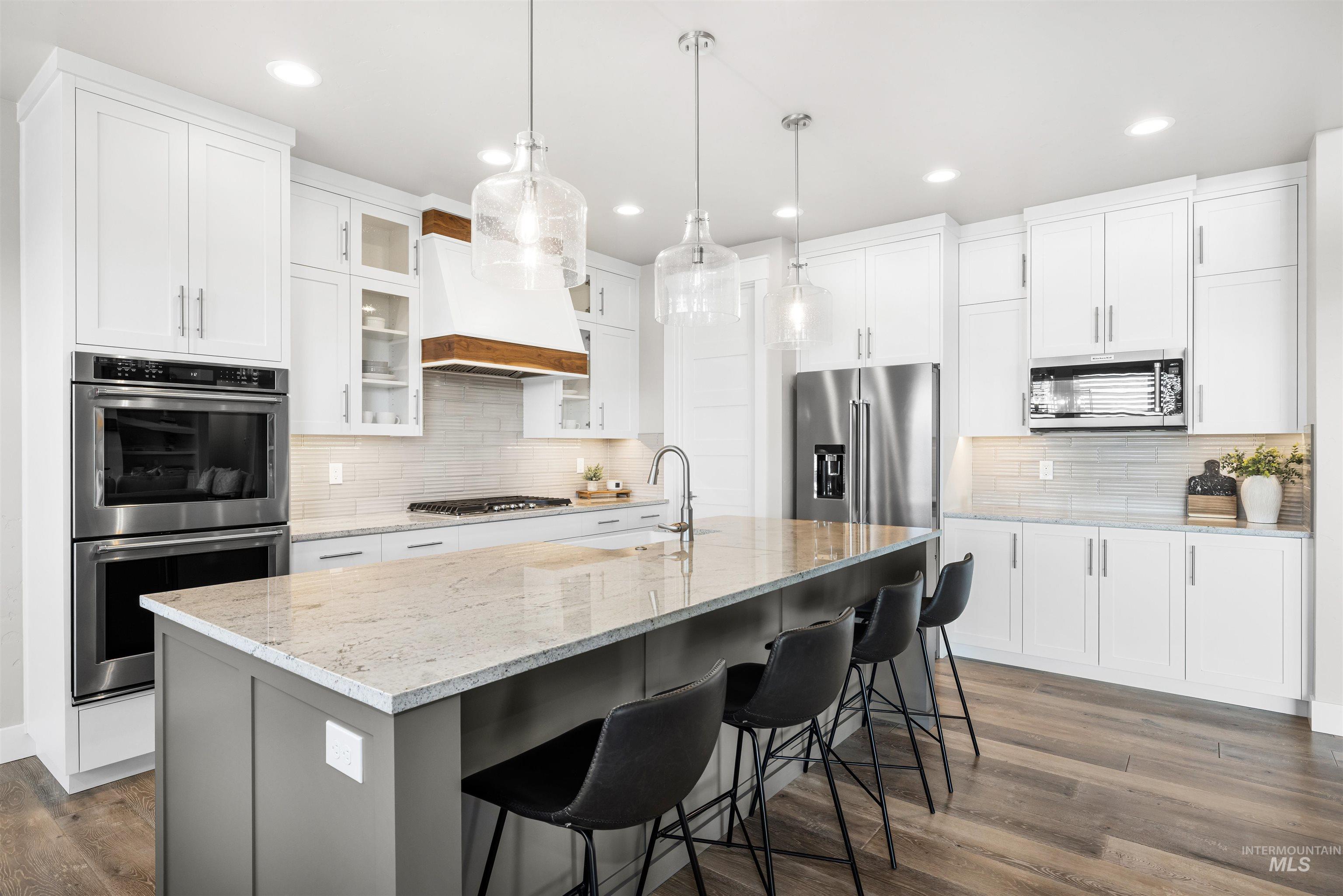 3505 W Barefoot Street